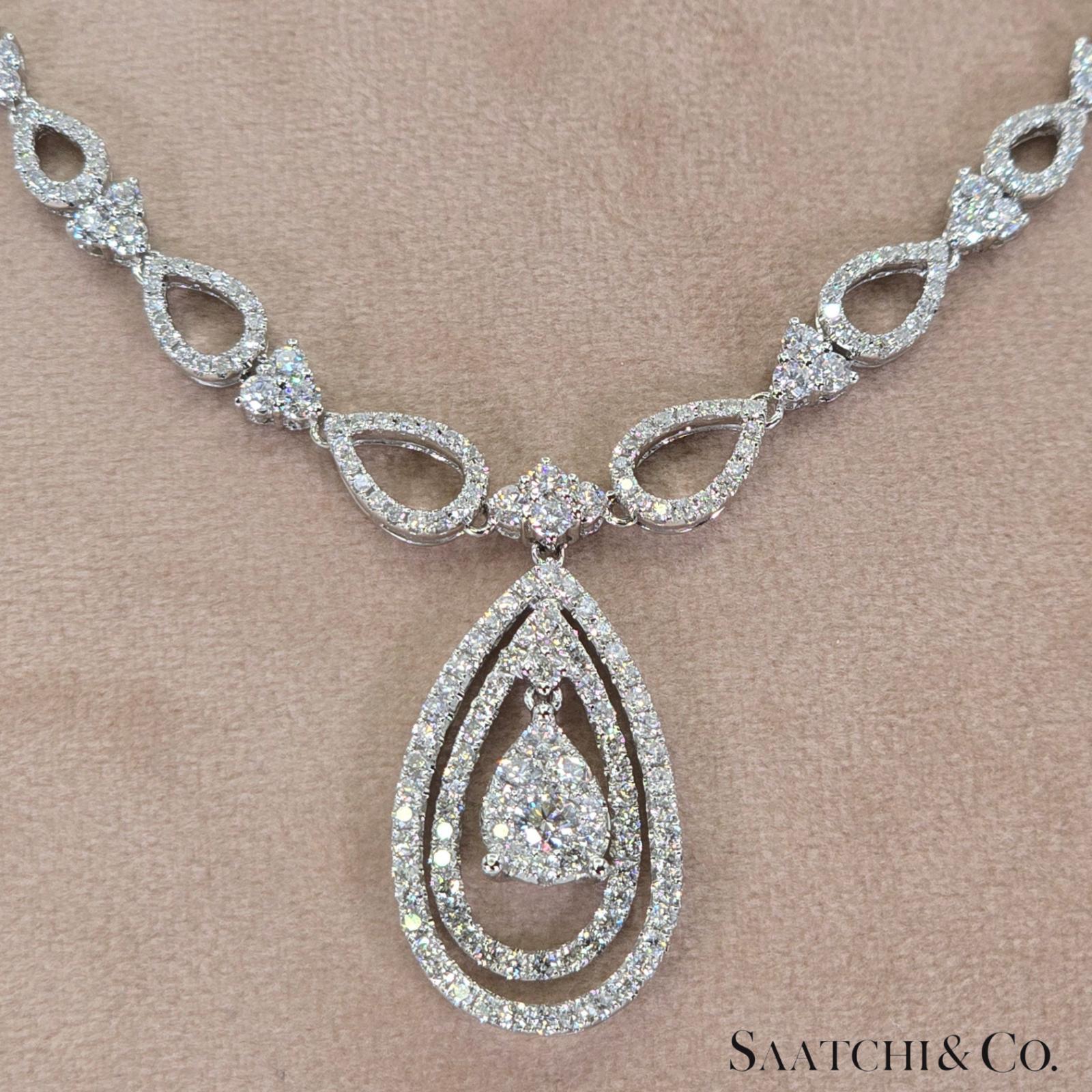 18K 750 White Gold and Natural Diamond Drop Pearl Shape Necklace In New Condition For Sale In New York, NY