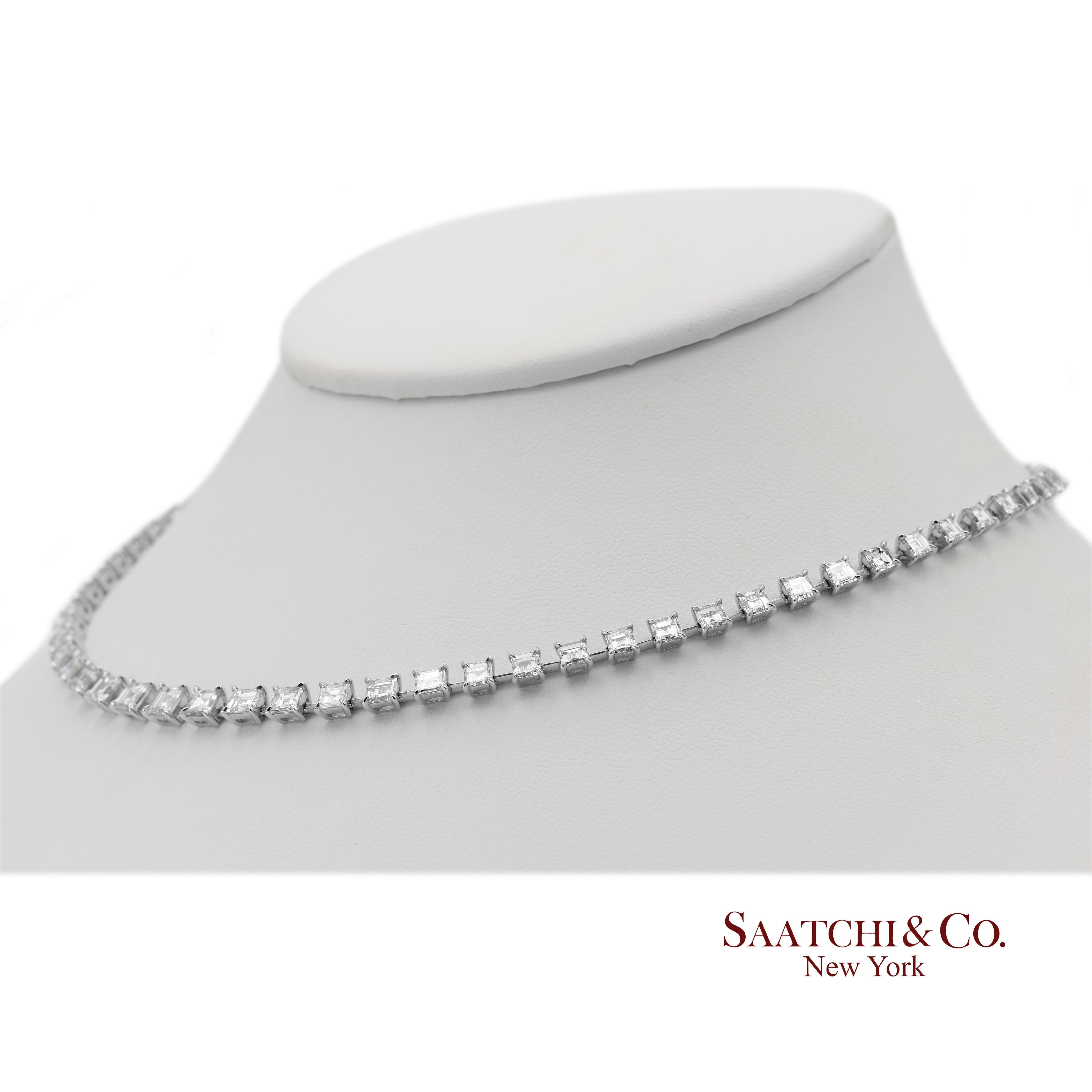 Collier de tennis en or blanc 18K 750 diamants naturels taille Carrs en vente 2