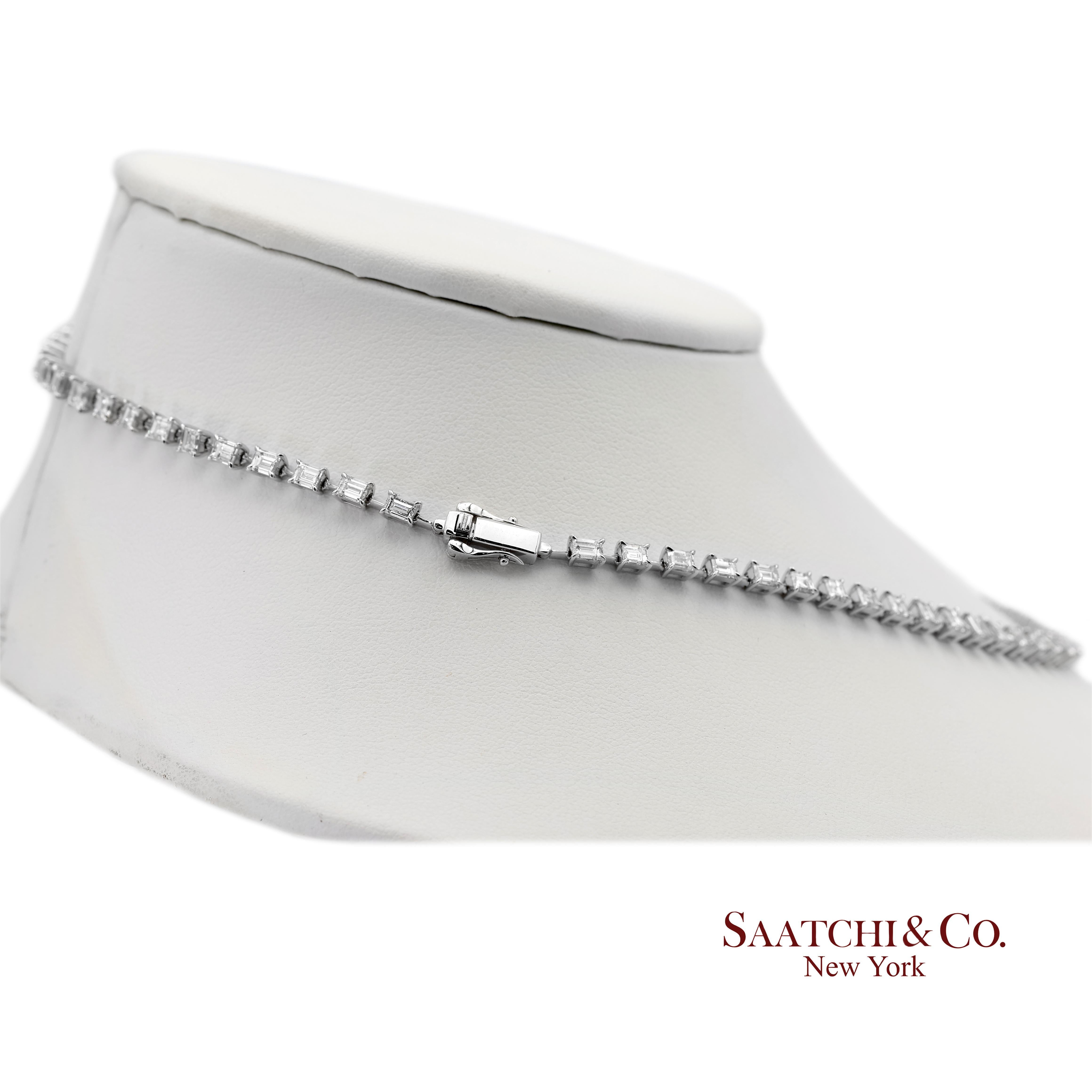 Collier de tennis en or blanc 18K 750 diamants naturels taille Carrs en vente 3