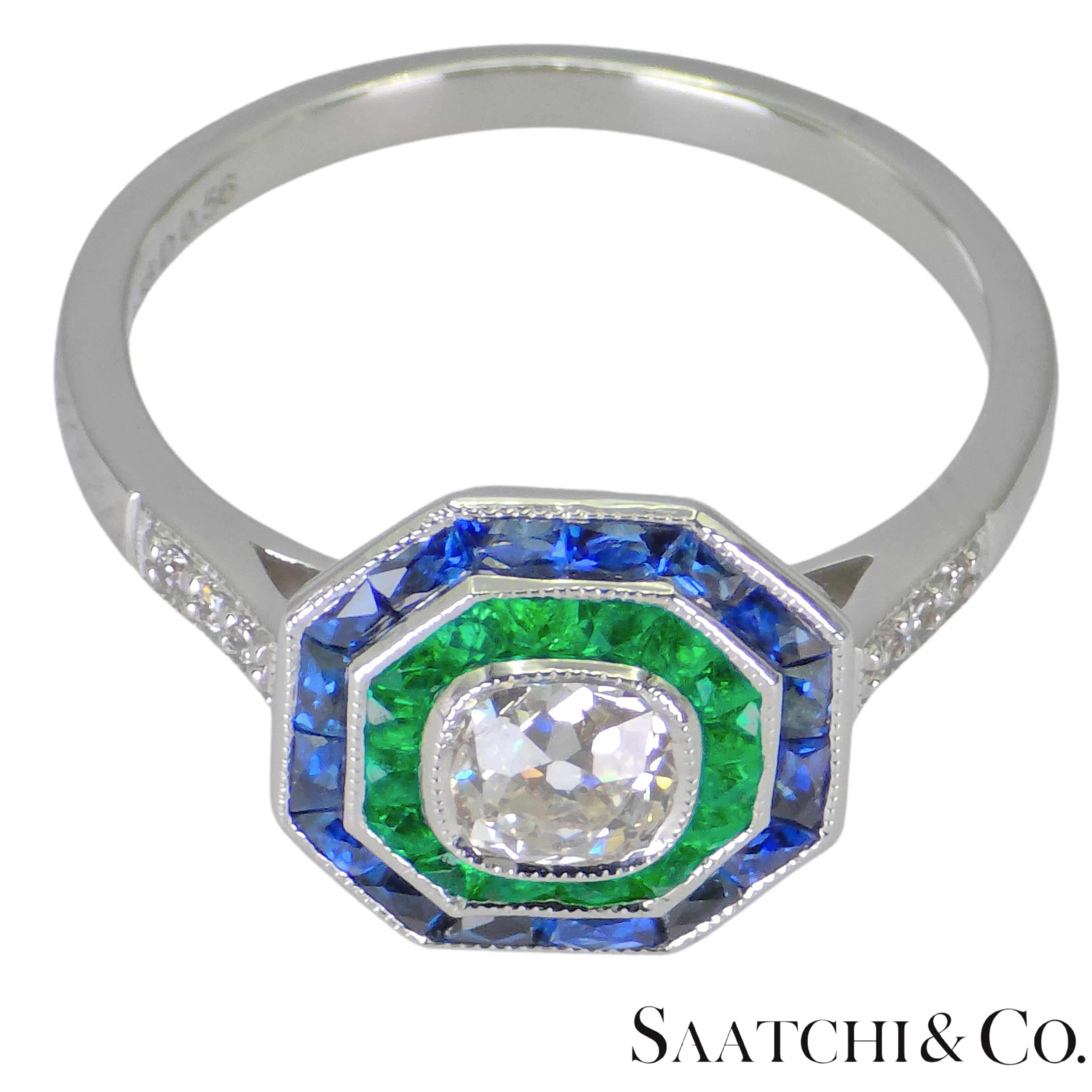 Esmeralda Zafiro Diamante Natural Forma Cojín Oro Blanco 18K 750: Anillo en Nuevo estado para la venta en New York, NY