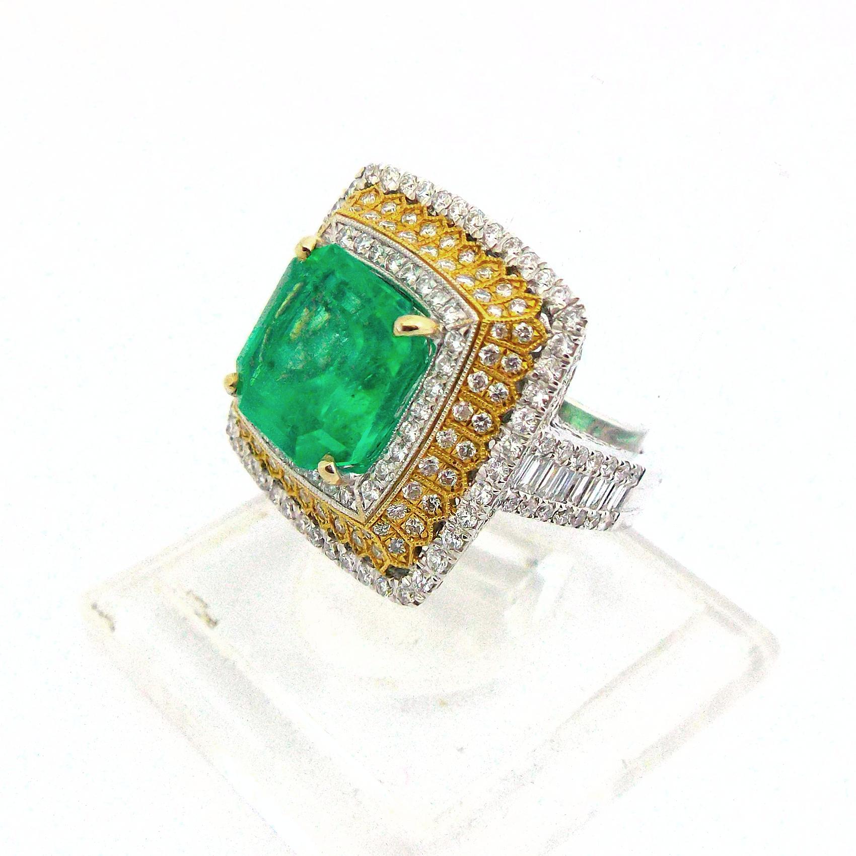 Women's 18K 750 White Gold Emerald Diamond Ring SZ 7 For Sale