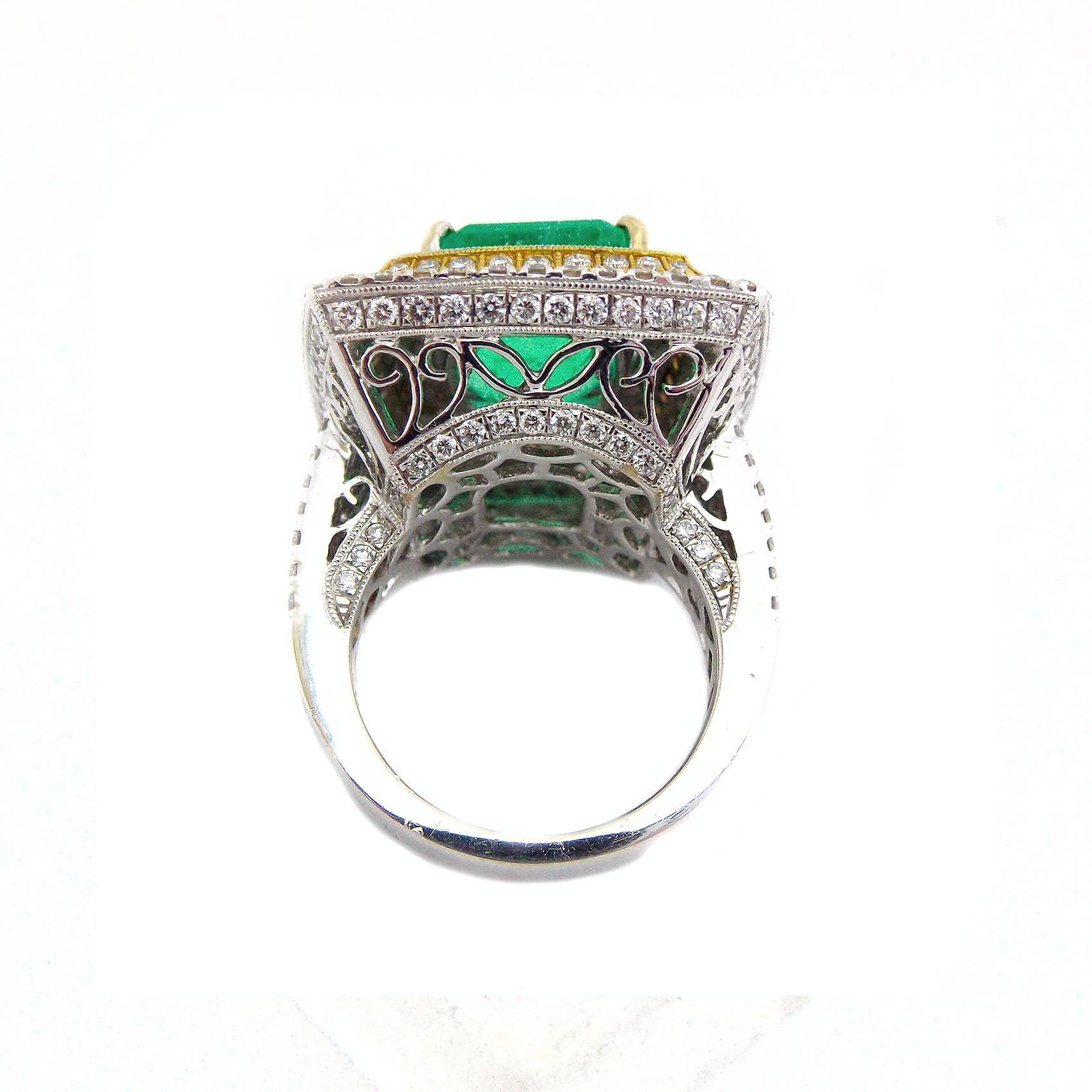 18K 750 White Gold Emerald Diamond Ring SZ 7 For Sale 1