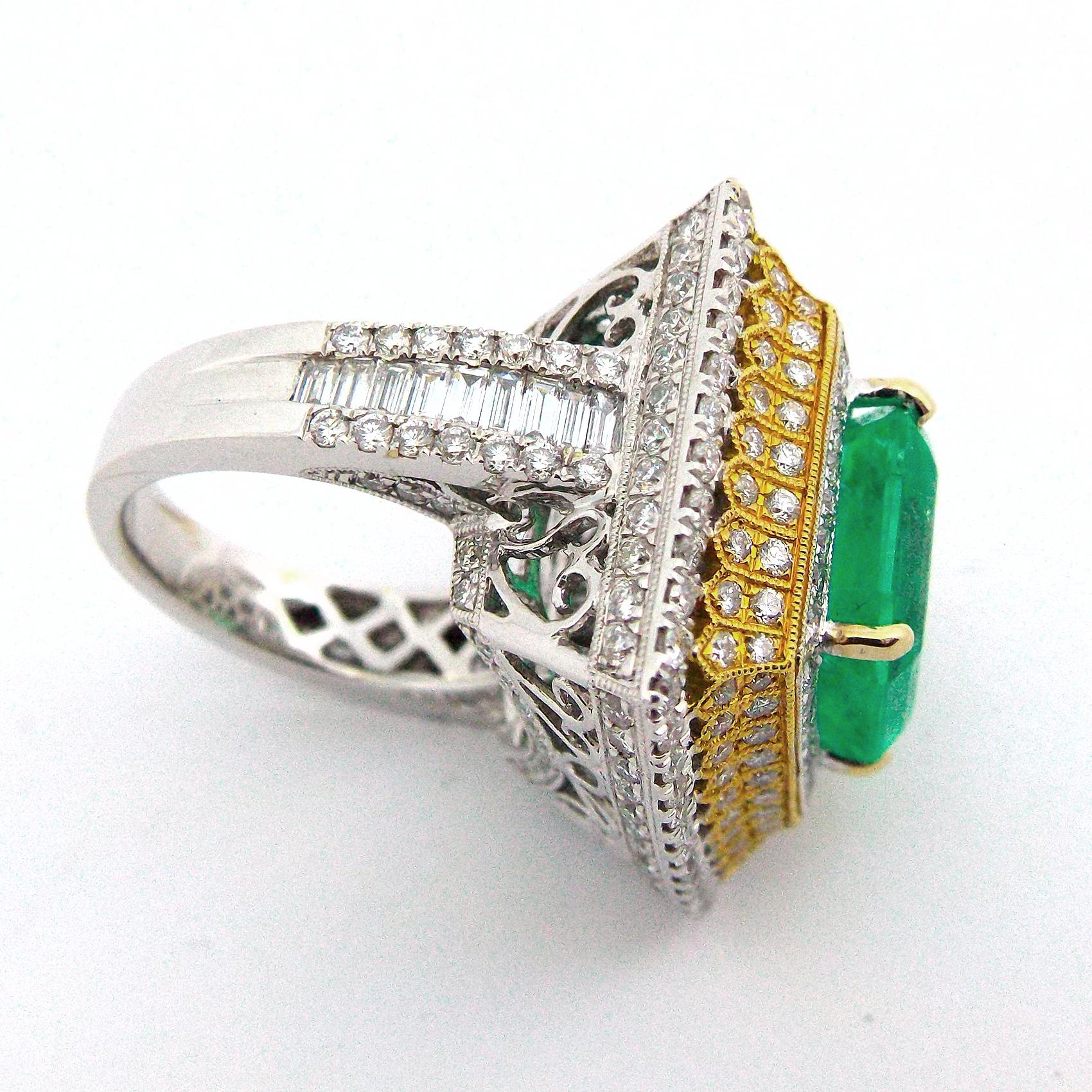 18K 750 White Gold Emerald Diamond Ring SZ 7 For Sale 2