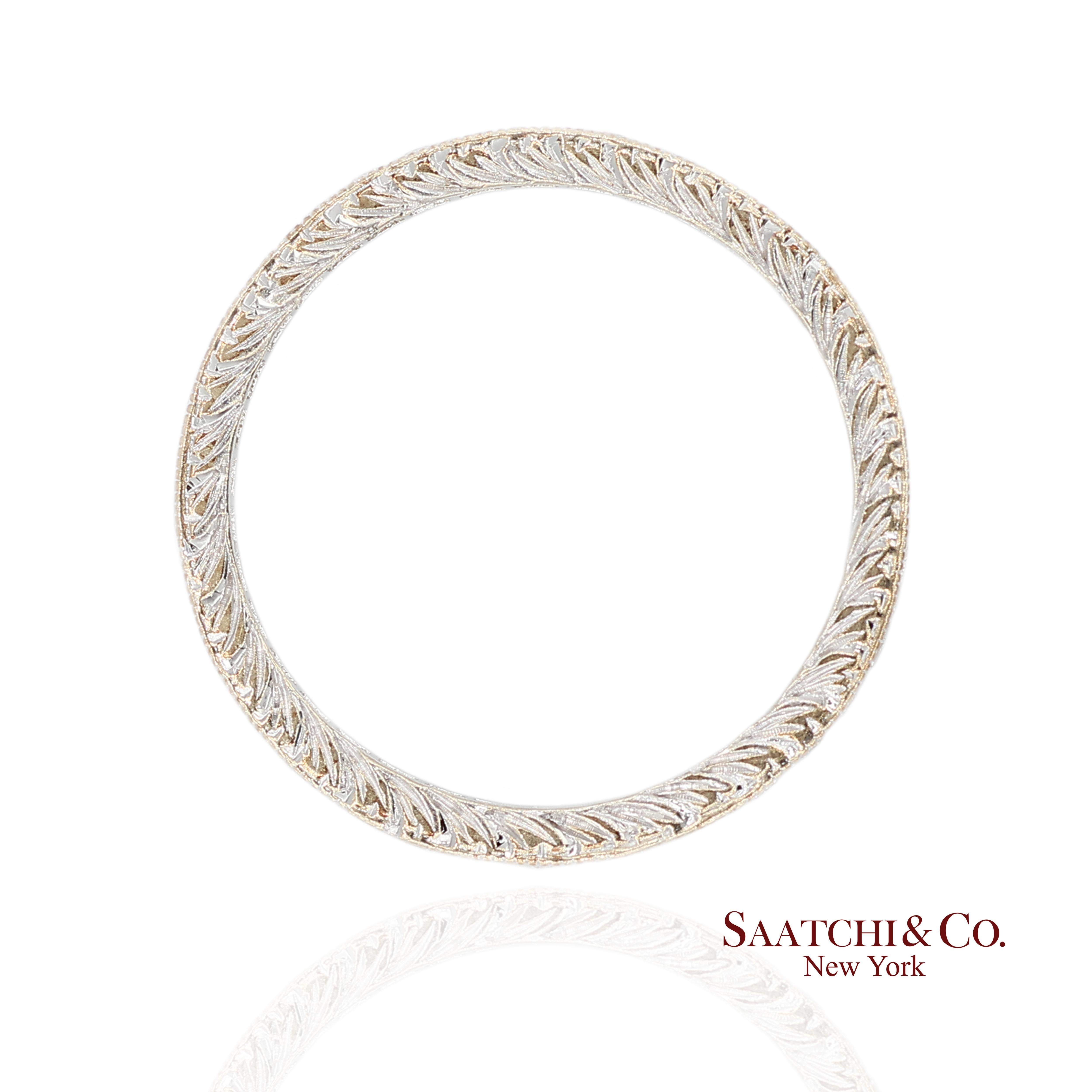 Bague en or blanc 18K 750 exquise gravée à la main et ornée de grains de mil... Excellent état - En vente à New York, NY