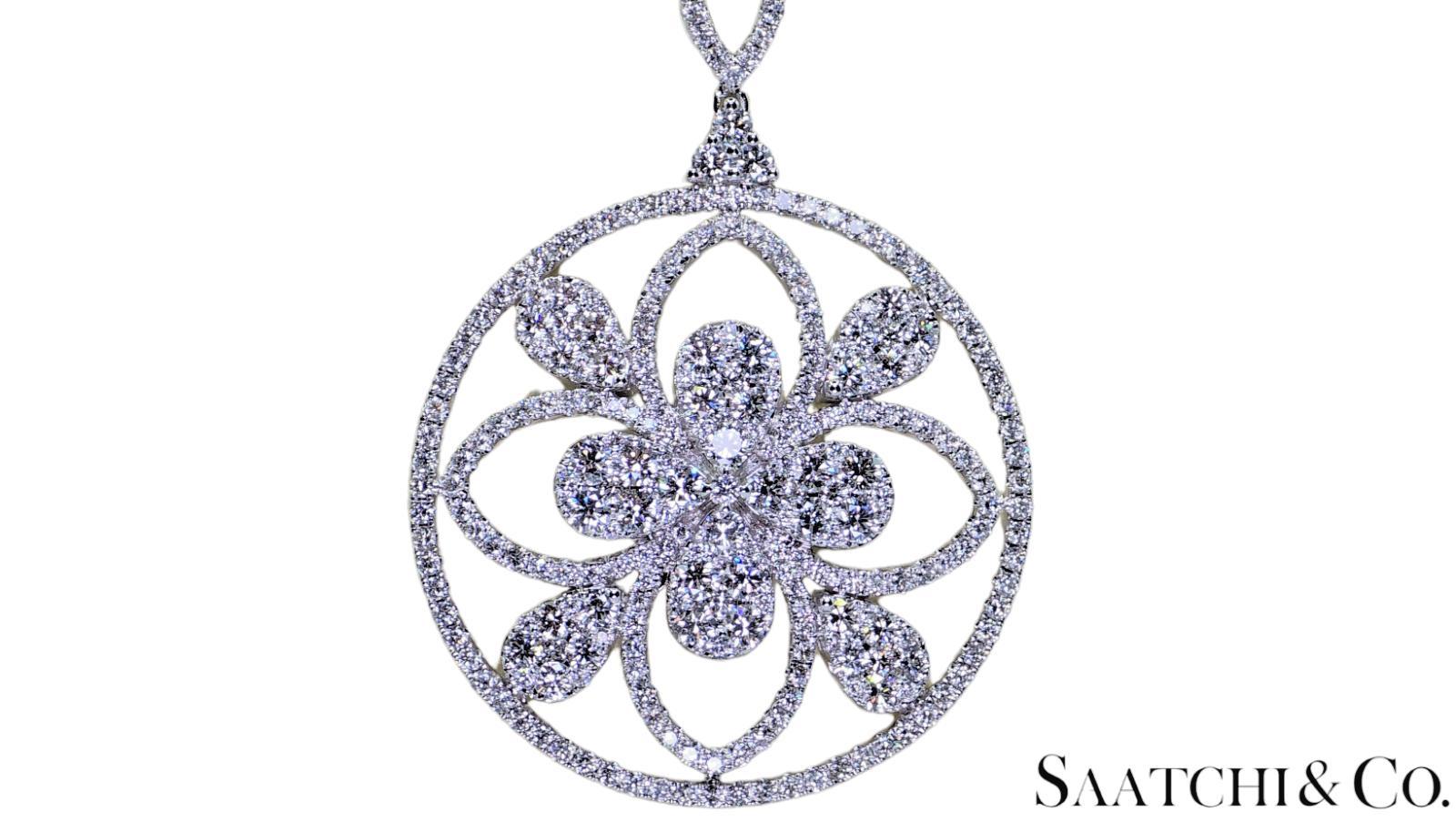18K 750 Weißgold Natürlicher Brillantschliff VVS Diamant: Anhänger mit Kette im Zustand „Neu“ im Angebot in New York, NY