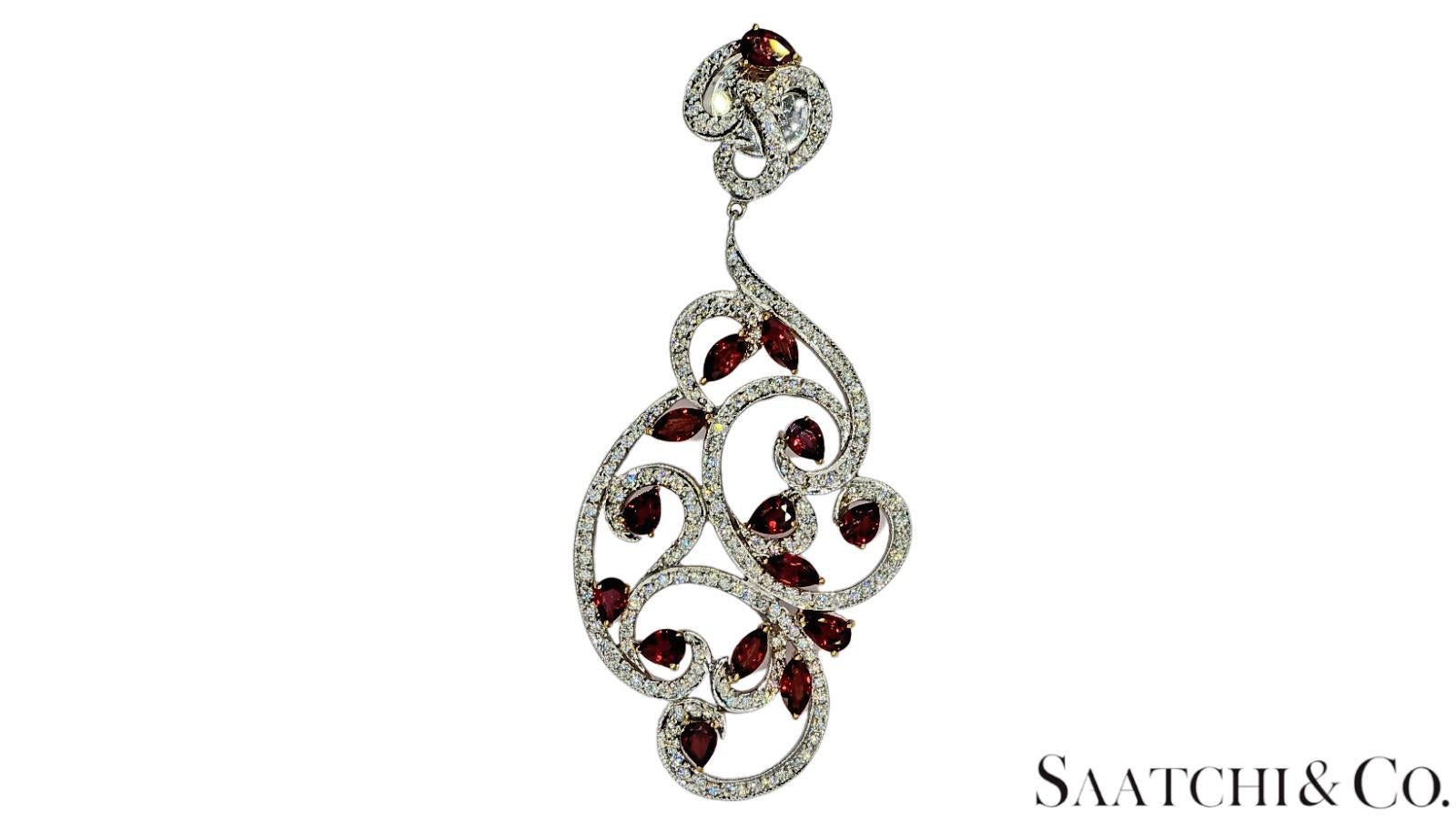 Boucles d'oreilles en or blanc 750 millièmes (18K) avec diamants et rubis de taille brillant VVS : Boucles d'oreilles Neuf - En vente à New York, NY
