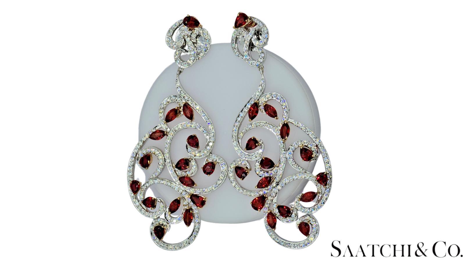 Boucles d'oreilles en or blanc 750 millièmes (18K) avec diamants et rubis de taille brillant VVS : Boucles d'oreilles Pour femmes en vente