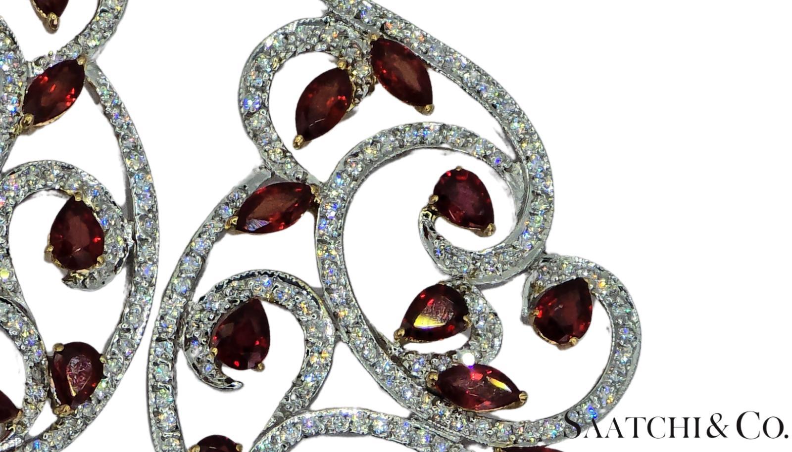 Boucles d'oreilles en or blanc 750 millièmes (18K) avec diamants et rubis de taille brillant VVS : Boucles d'oreilles en vente 3