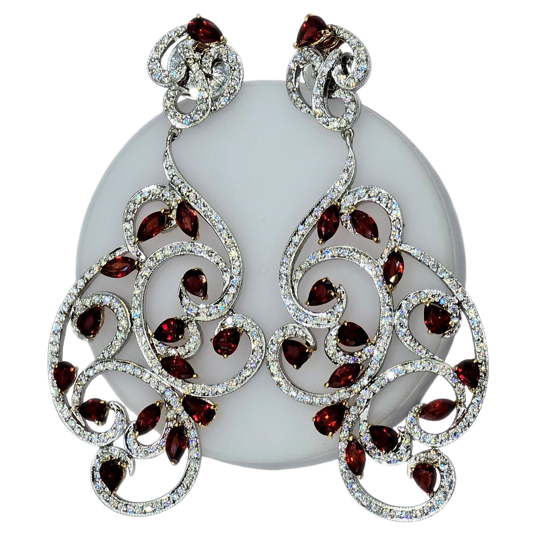 Boucles d'oreilles en or blanc 750 millièmes (18K) avec diamants et rubis de taille brillant VVS : Boucles d'oreilles en vente