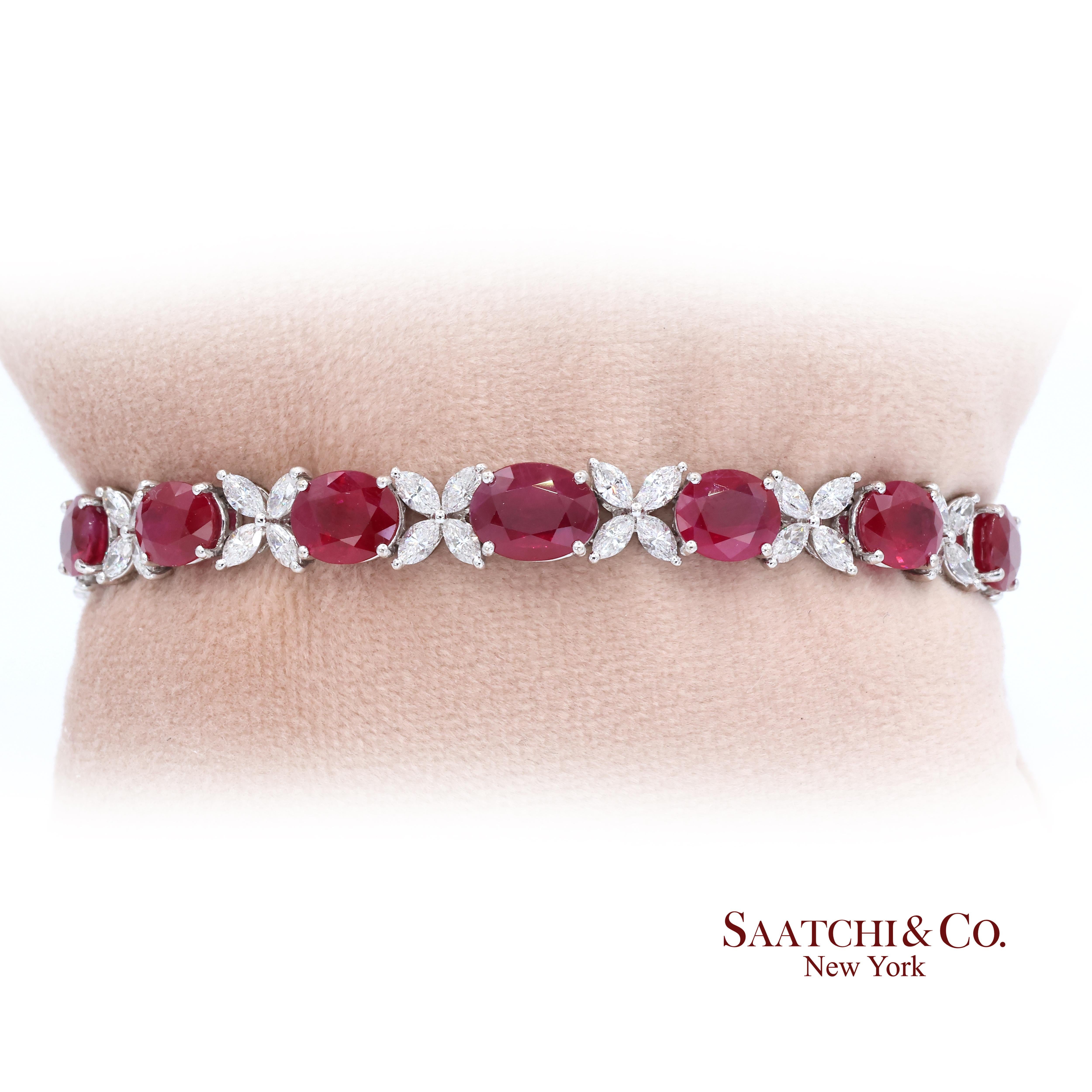 Bracelet en or blanc 18K 750 rubis birmans naturels et diamants Neuf - En vente à New York, NY