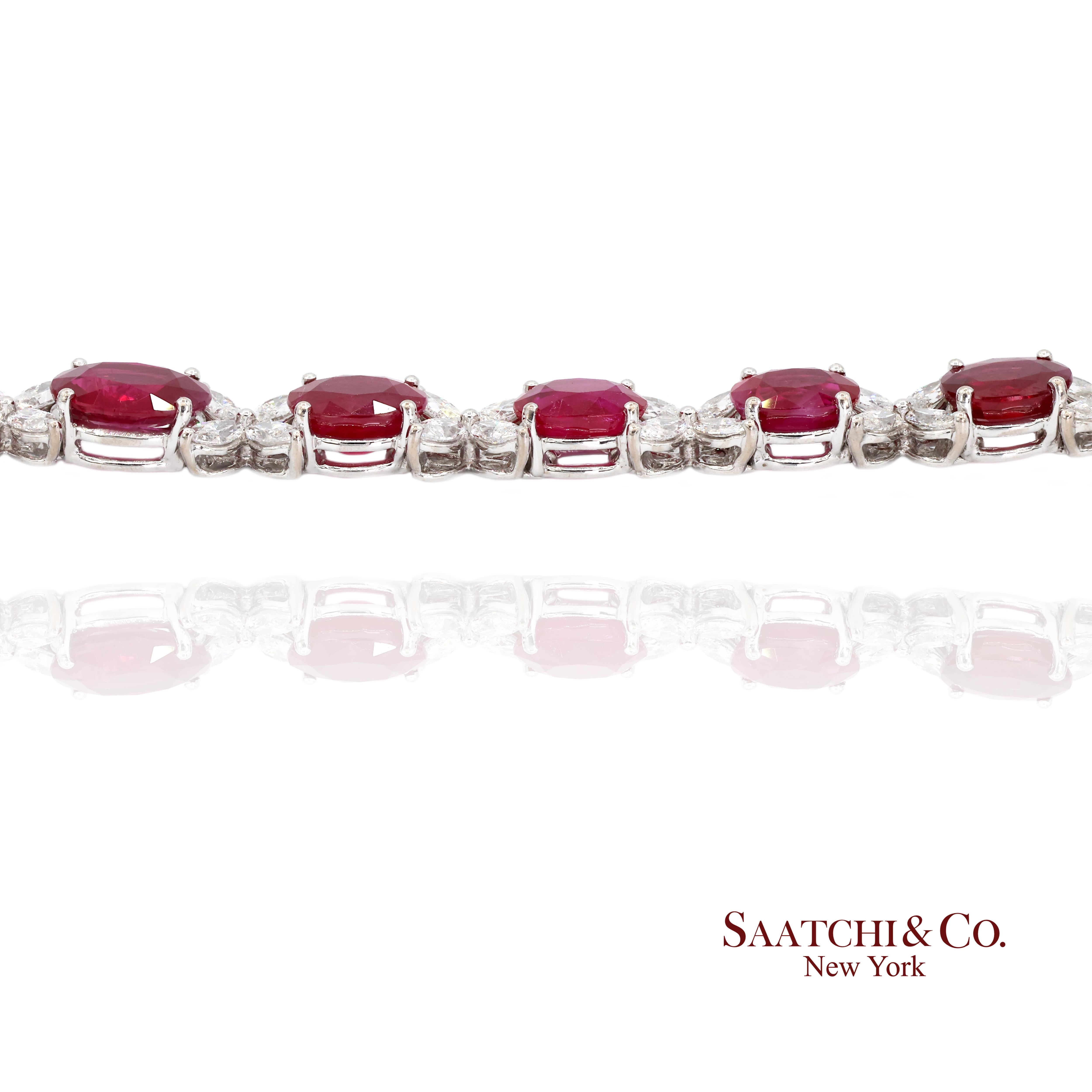Bracelet en or blanc 18K 750 rubis birmans naturels et diamants en vente 3