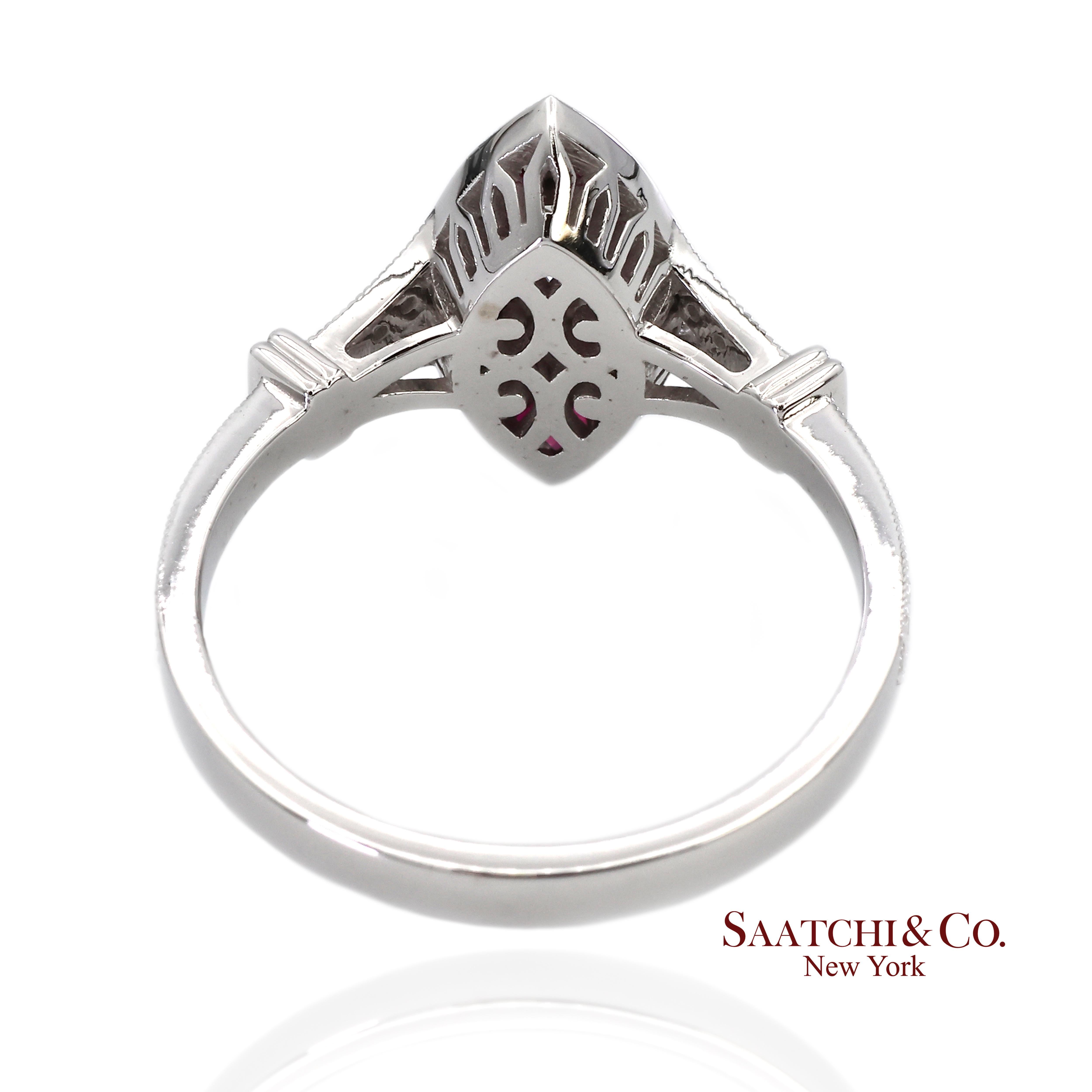 Bague en or blanc 750 millièmes, diamant naturel et rubis marquise à grains multiples Neuf - En vente à New York, NY