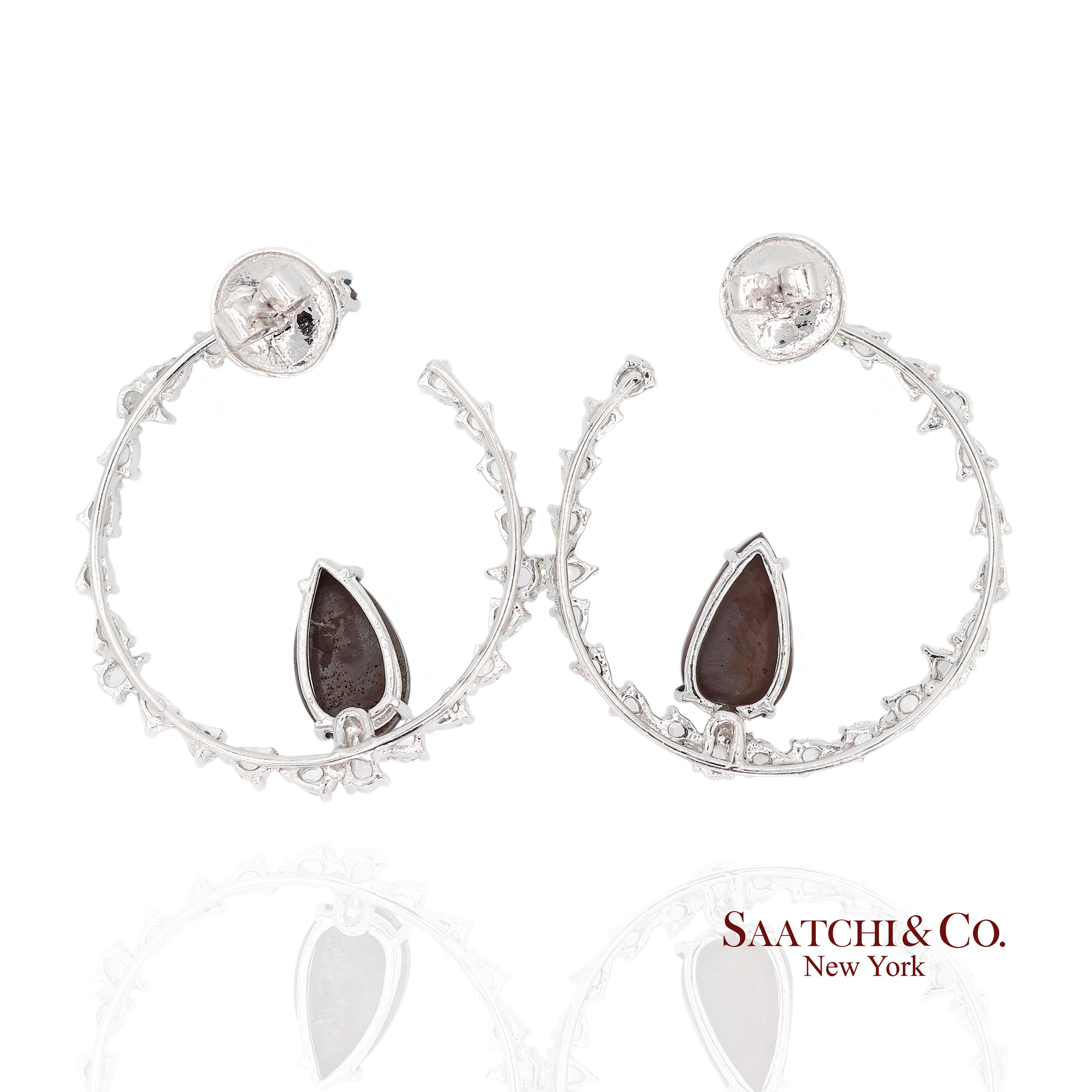 Contemporary 18K 750 White Gold Natural Diamond and Natural Opal Earring For Sale