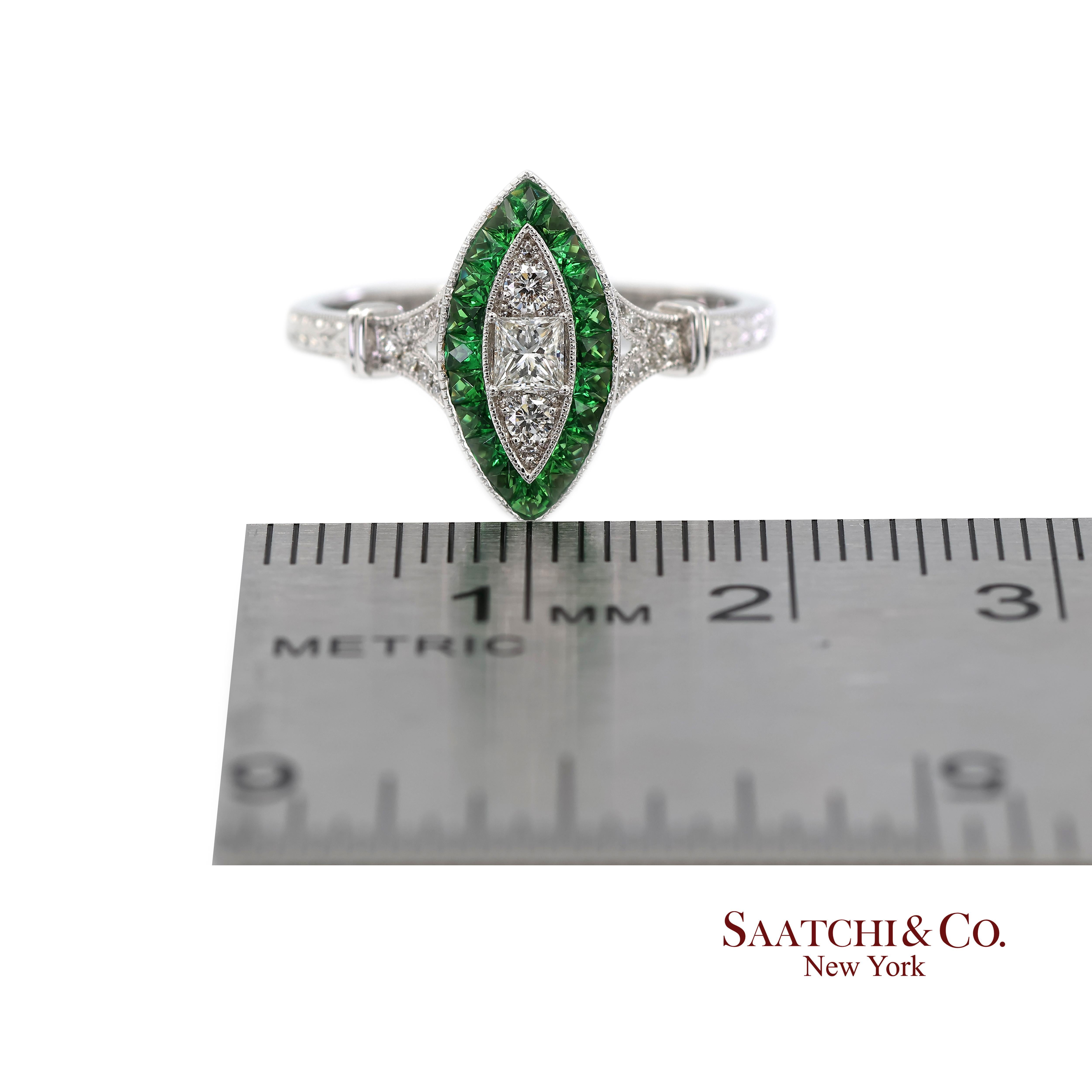 Bague en or blanc 750 millièmes, diamant naturel et tsavorite Marquise Milgrain en vente 5