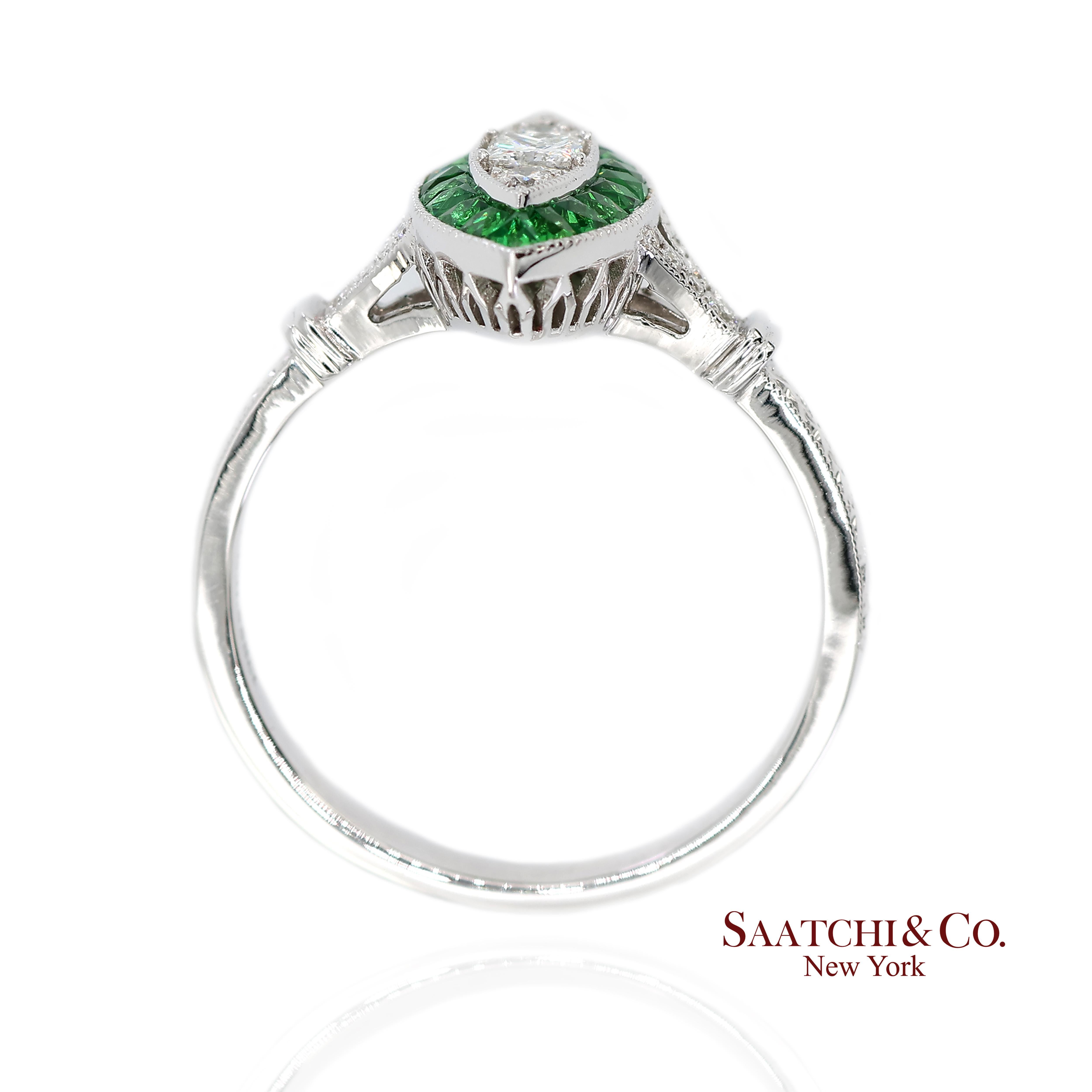 Bague en or blanc 750 millièmes, diamant naturel et tsavorite Marquise Milgrain Neuf - En vente à New York, NY