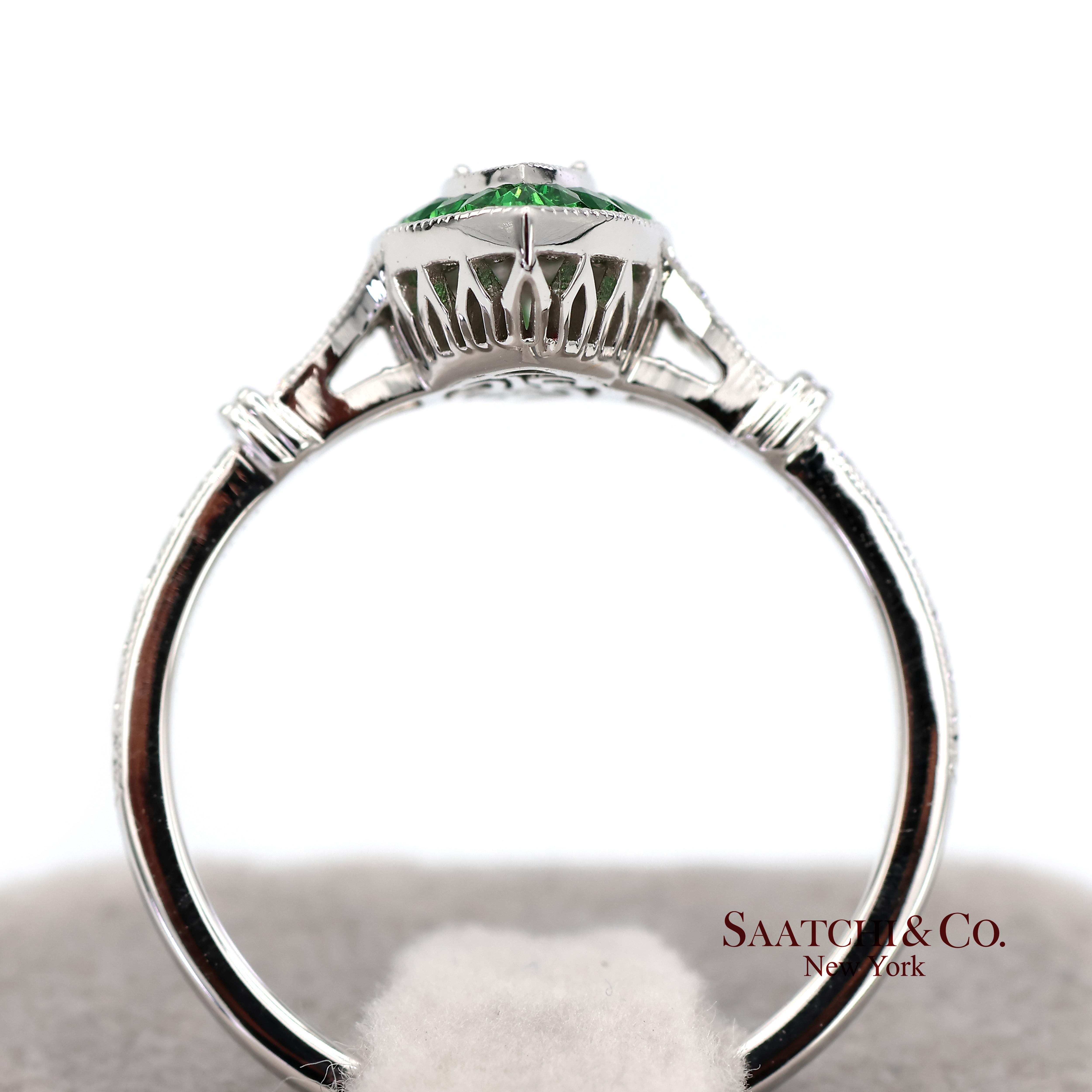 Bague en or blanc 750 millièmes, diamant naturel et tsavorite Marquise Milgrain en vente 3