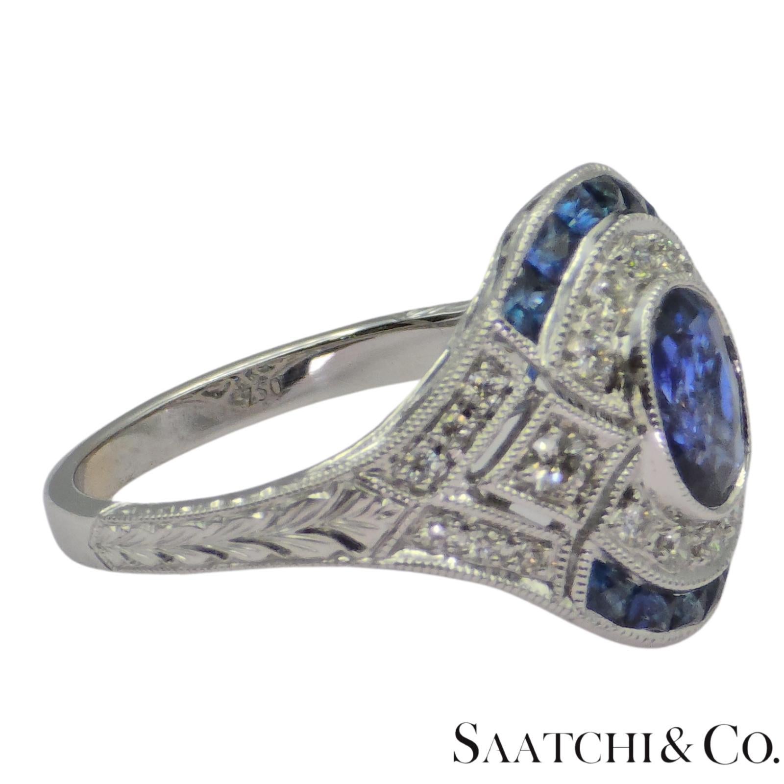 Bague en or blanc 750 millièmes (18K) diamant naturel et saphir bleu Neuf - En vente à New York, NY