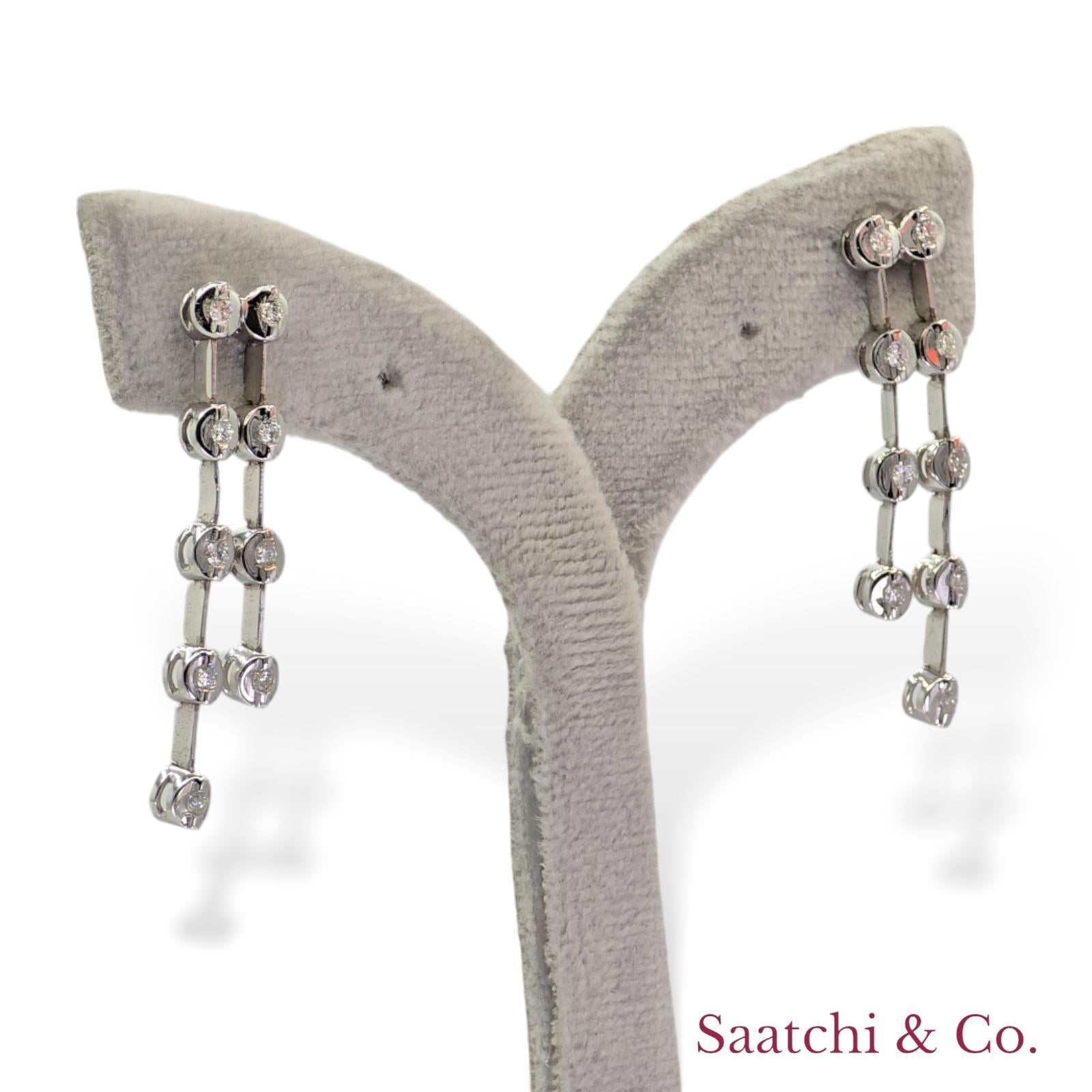 Orecchini a catena con diamanti naturali in oro bianco 18k 750 in vendita 4