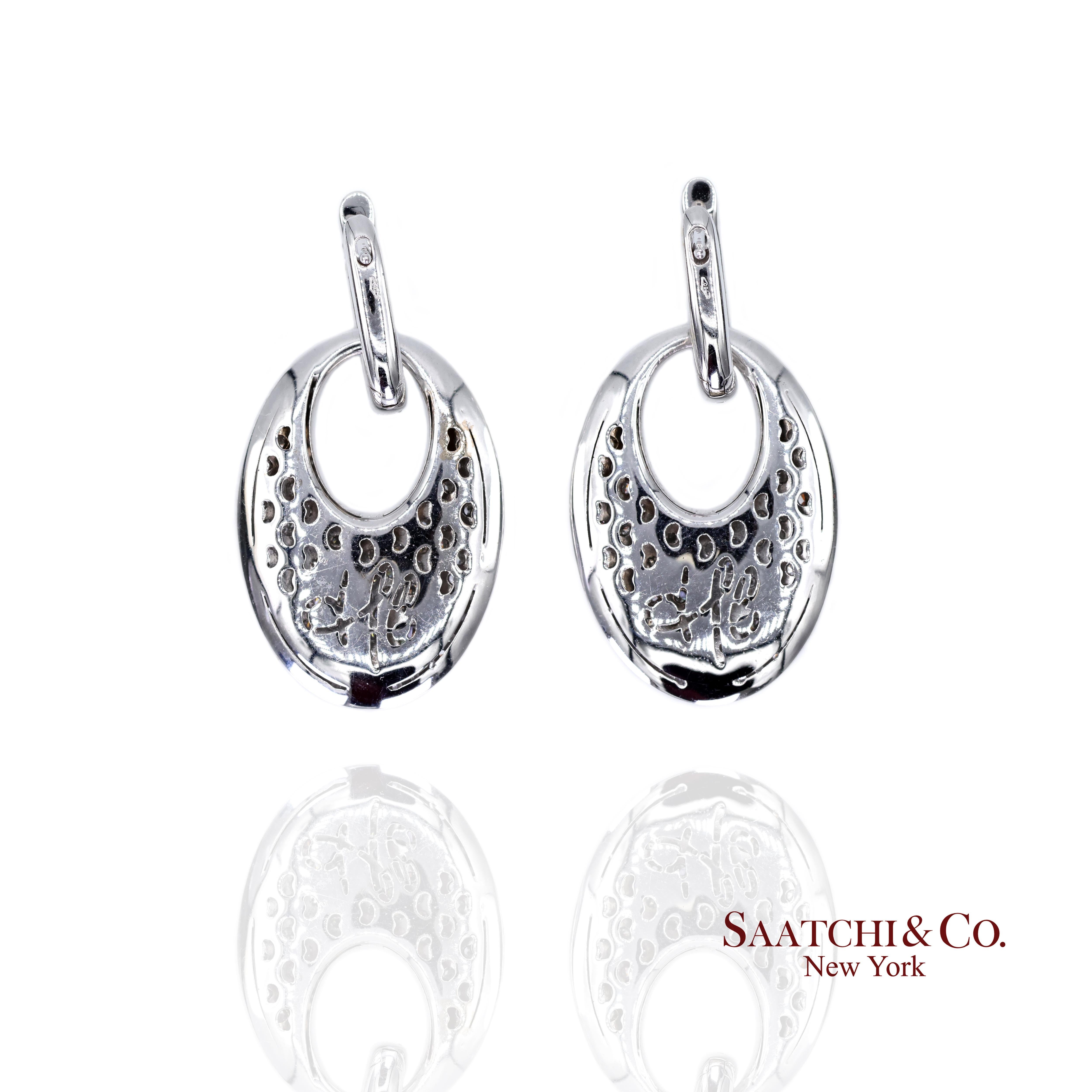Boucle d'oreille en or blanc 18k 750 diamants naturels en vente 1