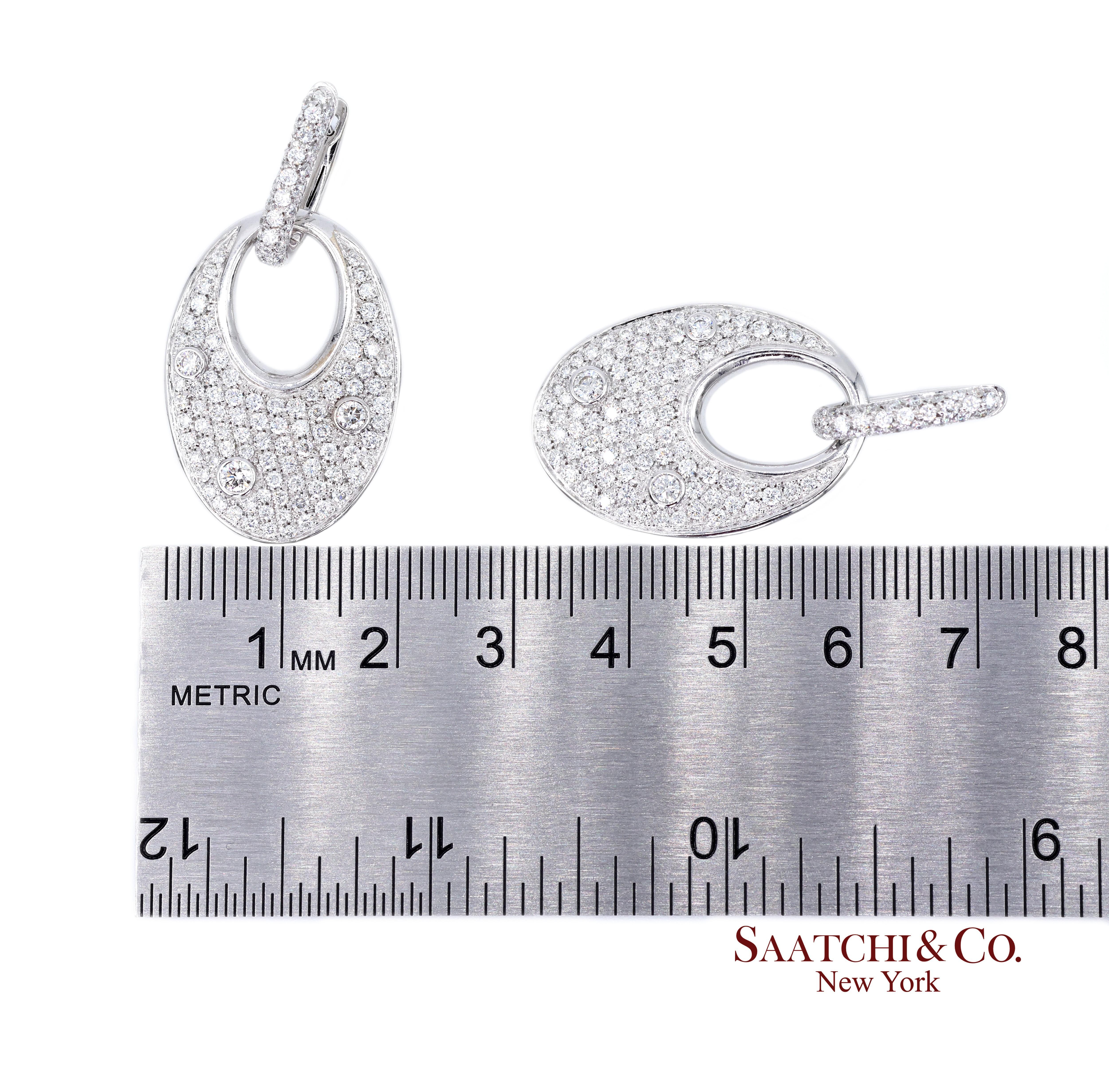 Boucle d'oreille en or blanc 18k 750 diamants naturels en vente 2