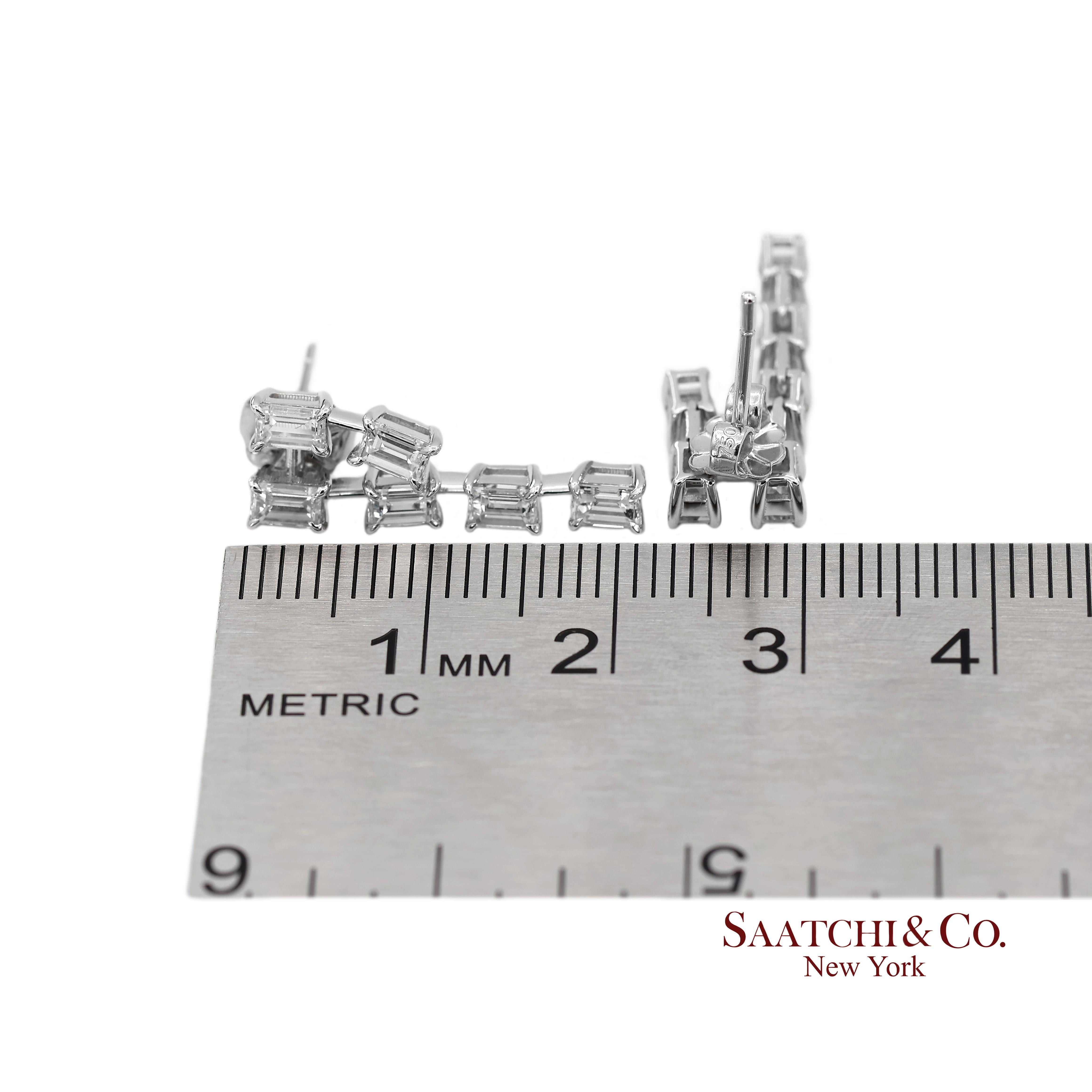 Boucles d'oreilles en or blanc 18K 750 diamants naturels taille émeraude en vente 4