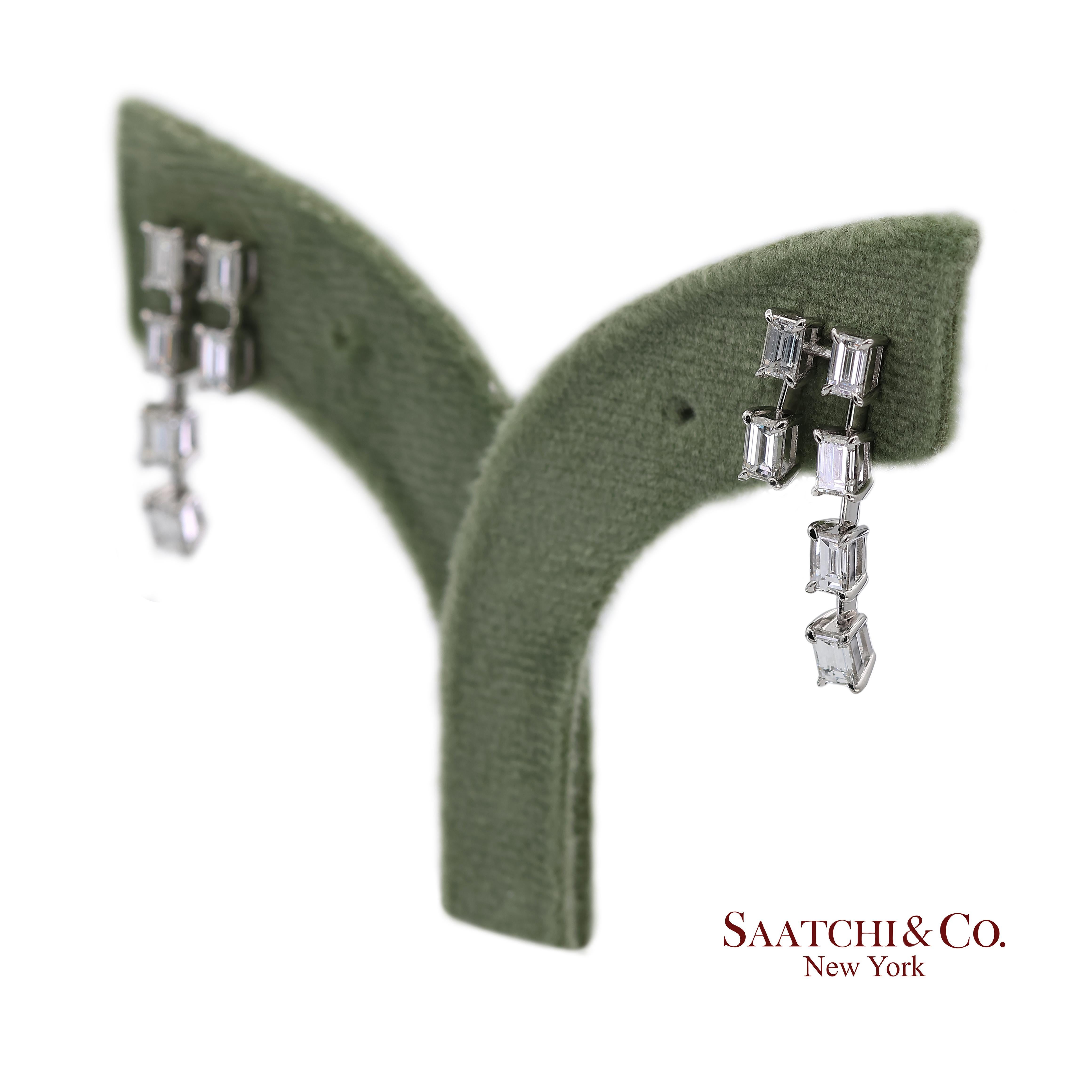 Contemporain Boucles d'oreilles en or blanc 18K 750 diamants naturels taille émeraude en vente