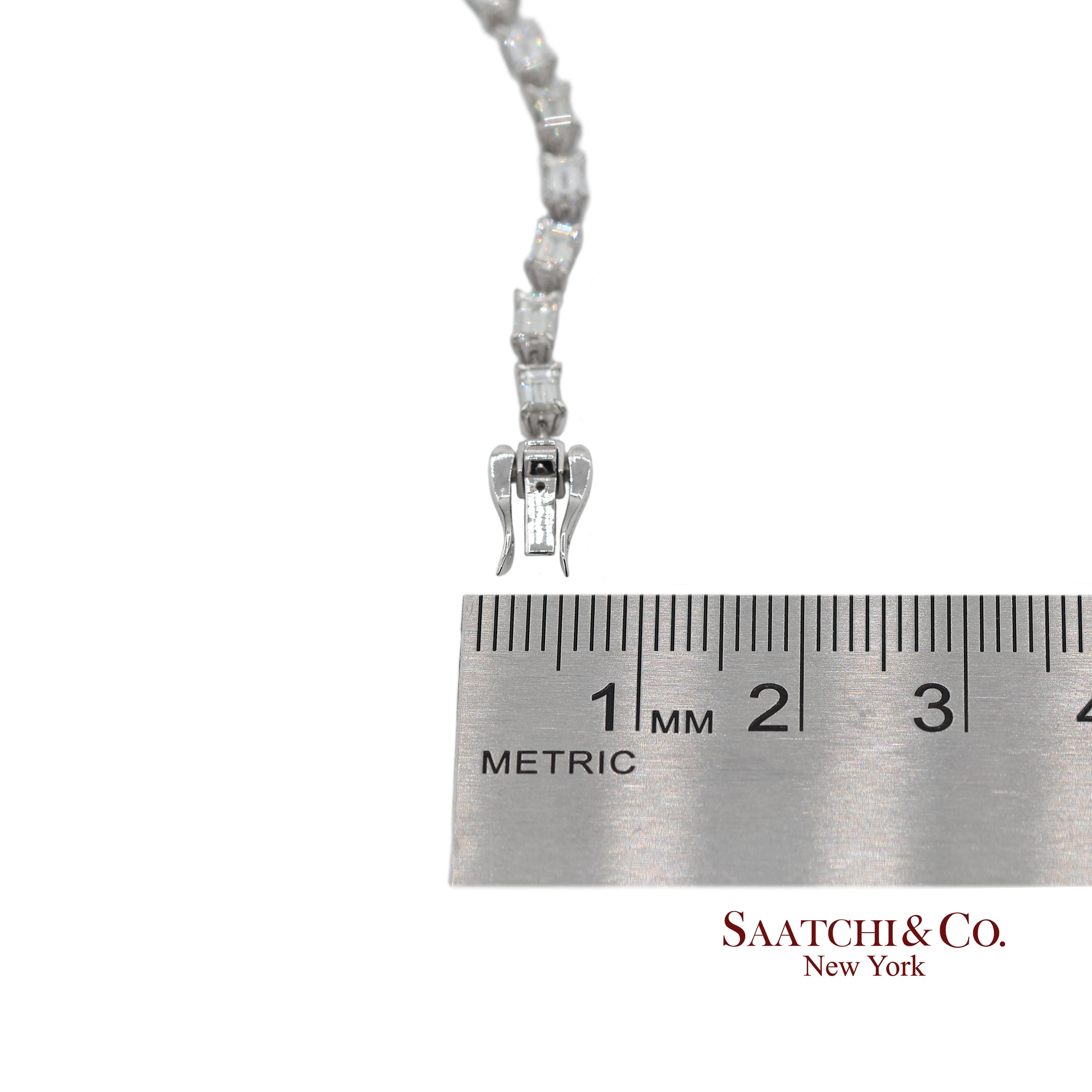 Pulsera de tenis de oro blanco 750 de 18 quilates con diamantes naturales talla esmeralda en venta 4