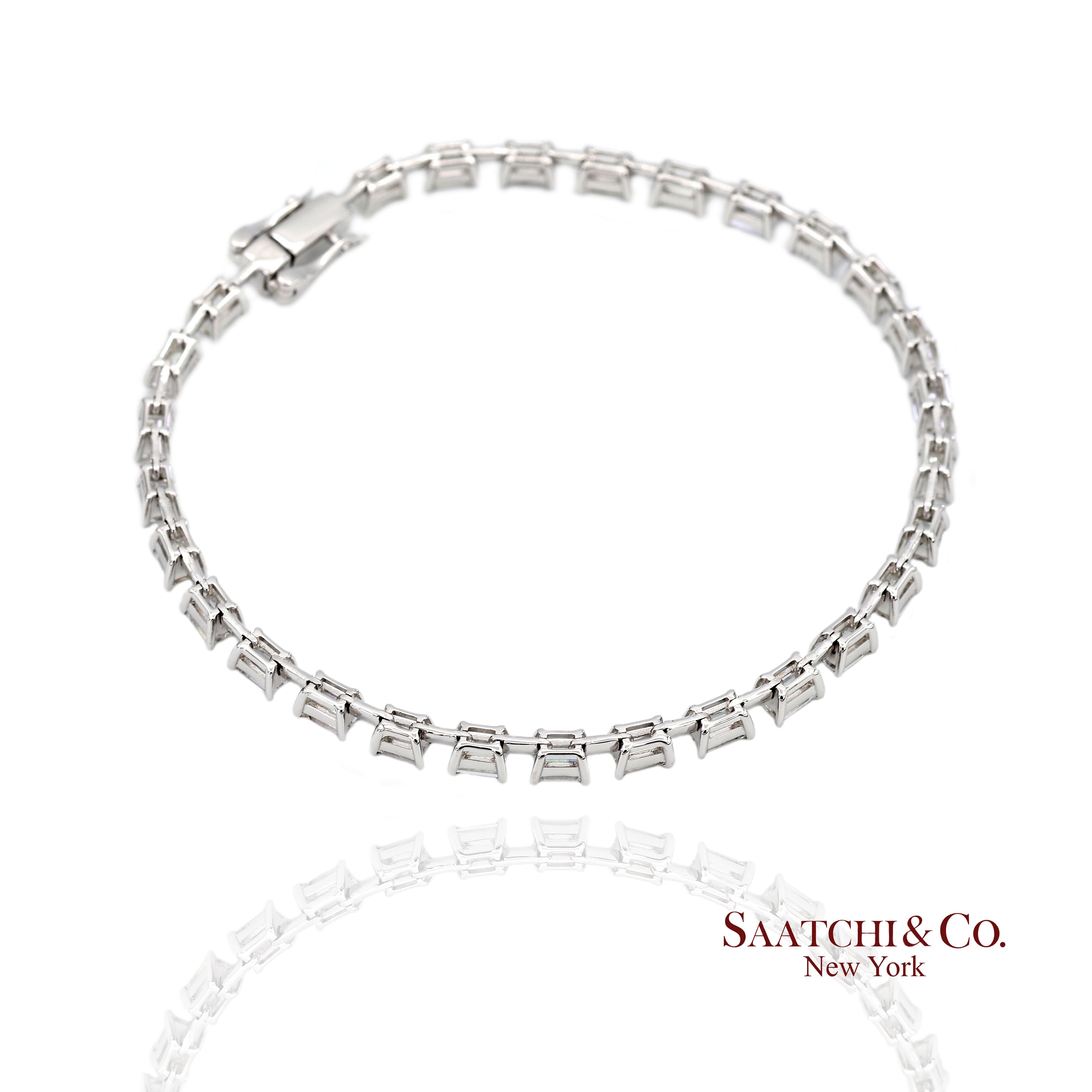 Pulsera de tenis de oro blanco 750 de 18 quilates con diamantes naturales talla esmeralda Corte esmeralda en venta