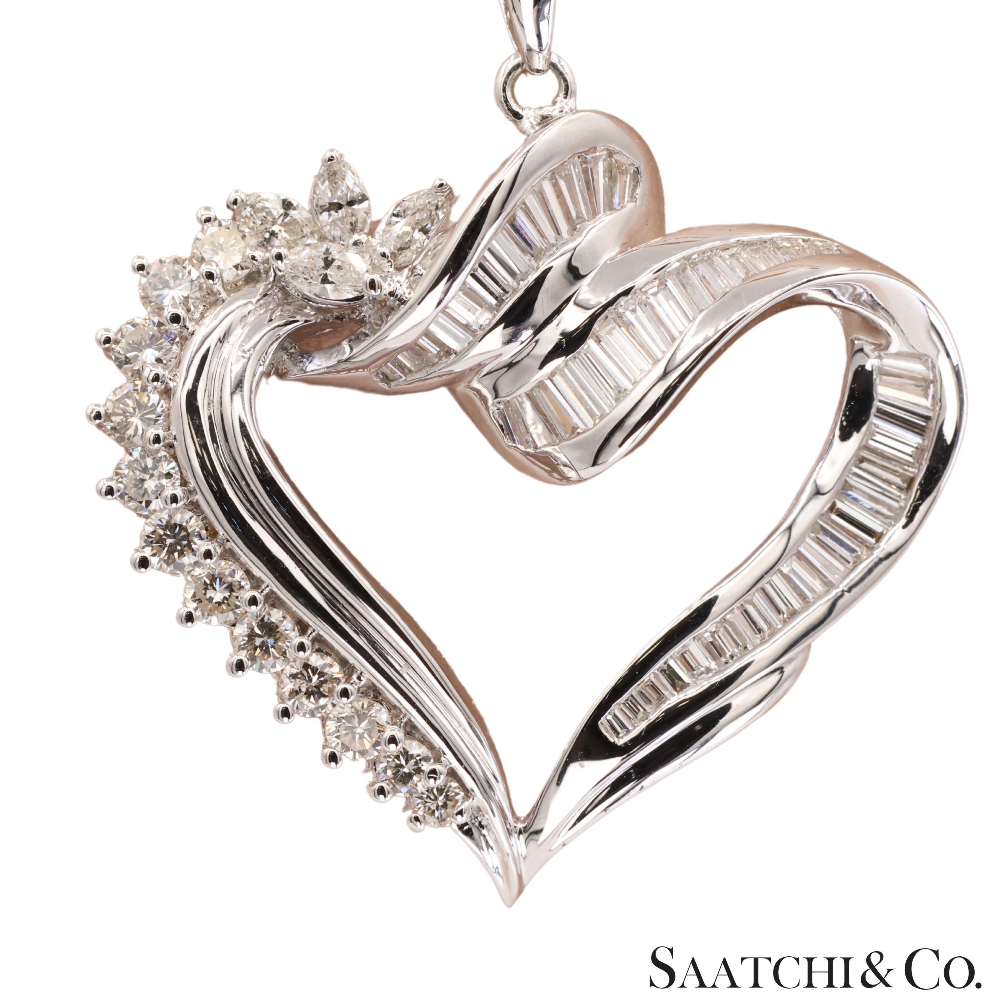 18k 750 Weißgold Naturdiamant Herzform Anhänger mit Kette (Rundschliff) im Angebot