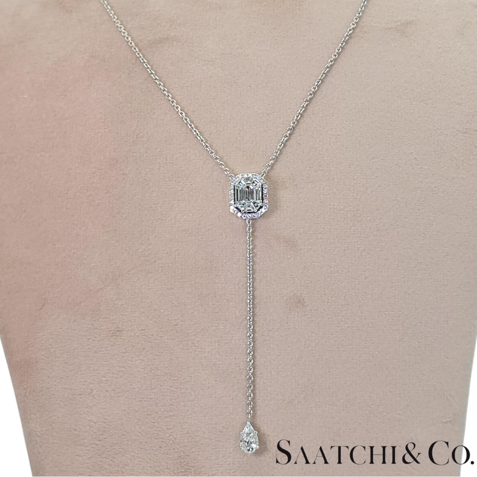Colgante Esmeralda Ilusión de Diamante Natural de Oro Blanco 750 de 18k con Cadena Contemporáneo en venta