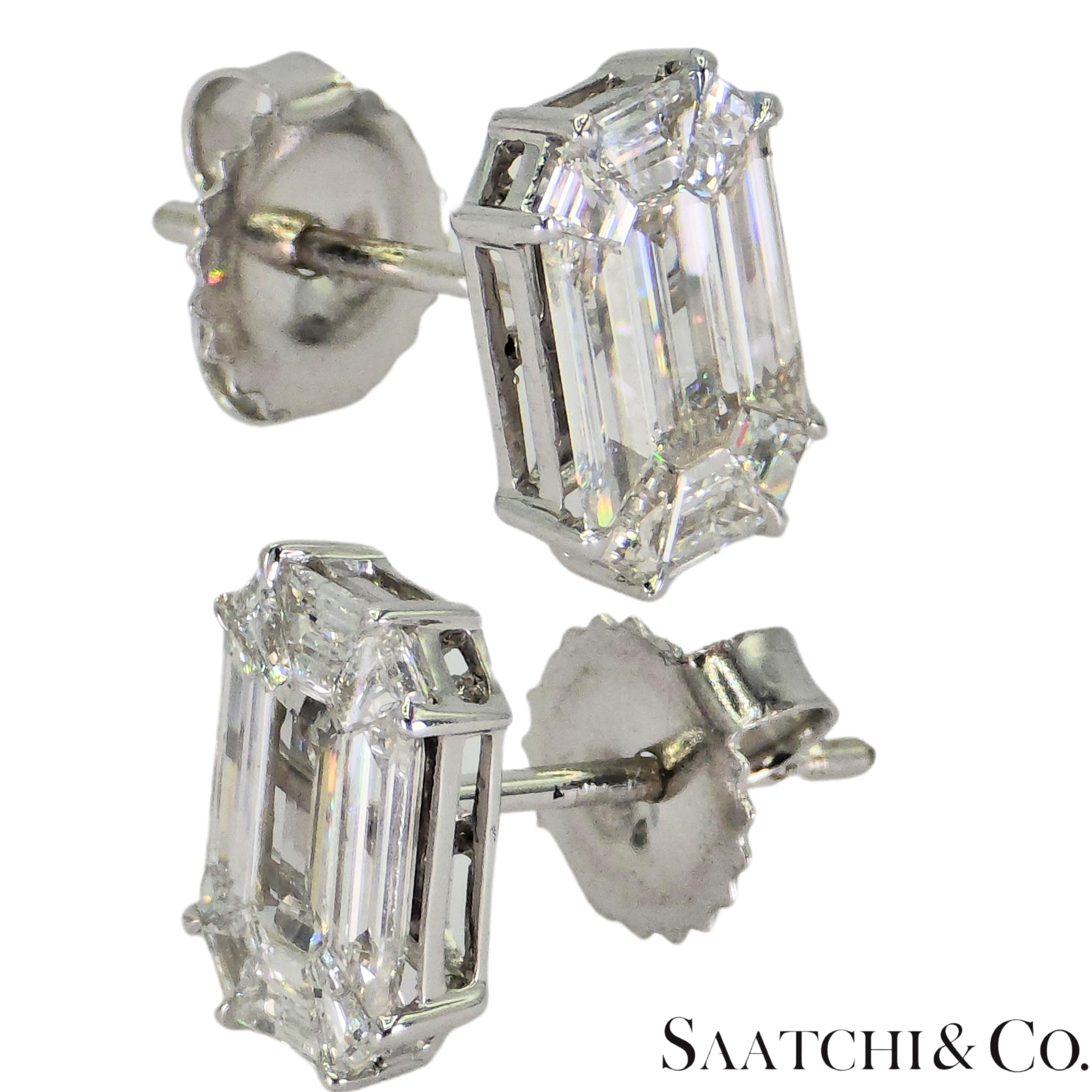 Contemporary 18k 750 White Gold Natural Diamond Illusion Setting Earrings For Sale