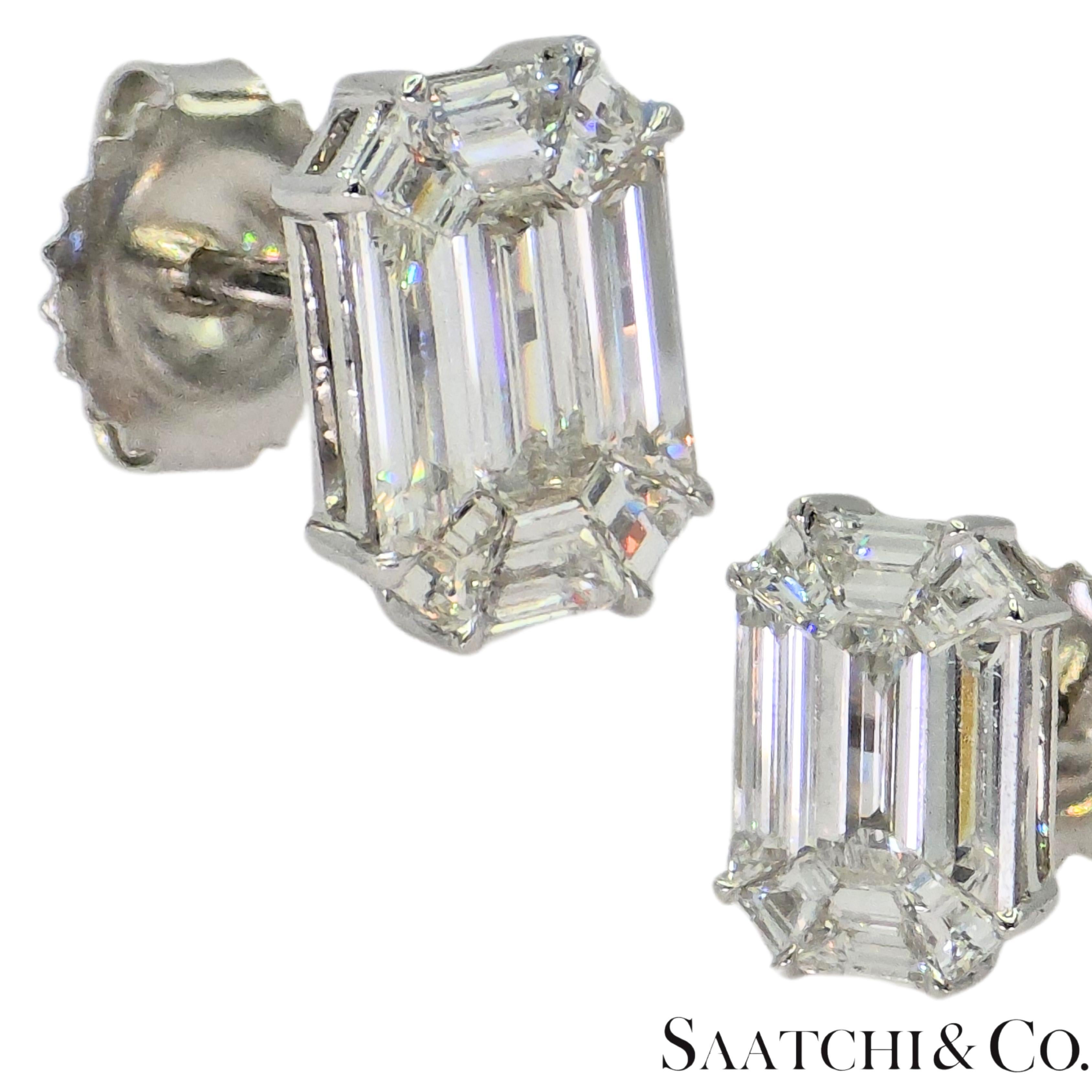 18k 750 White Gold Natural Diamond Illusion Setting Earrings In New Condition For Sale In New York, NY