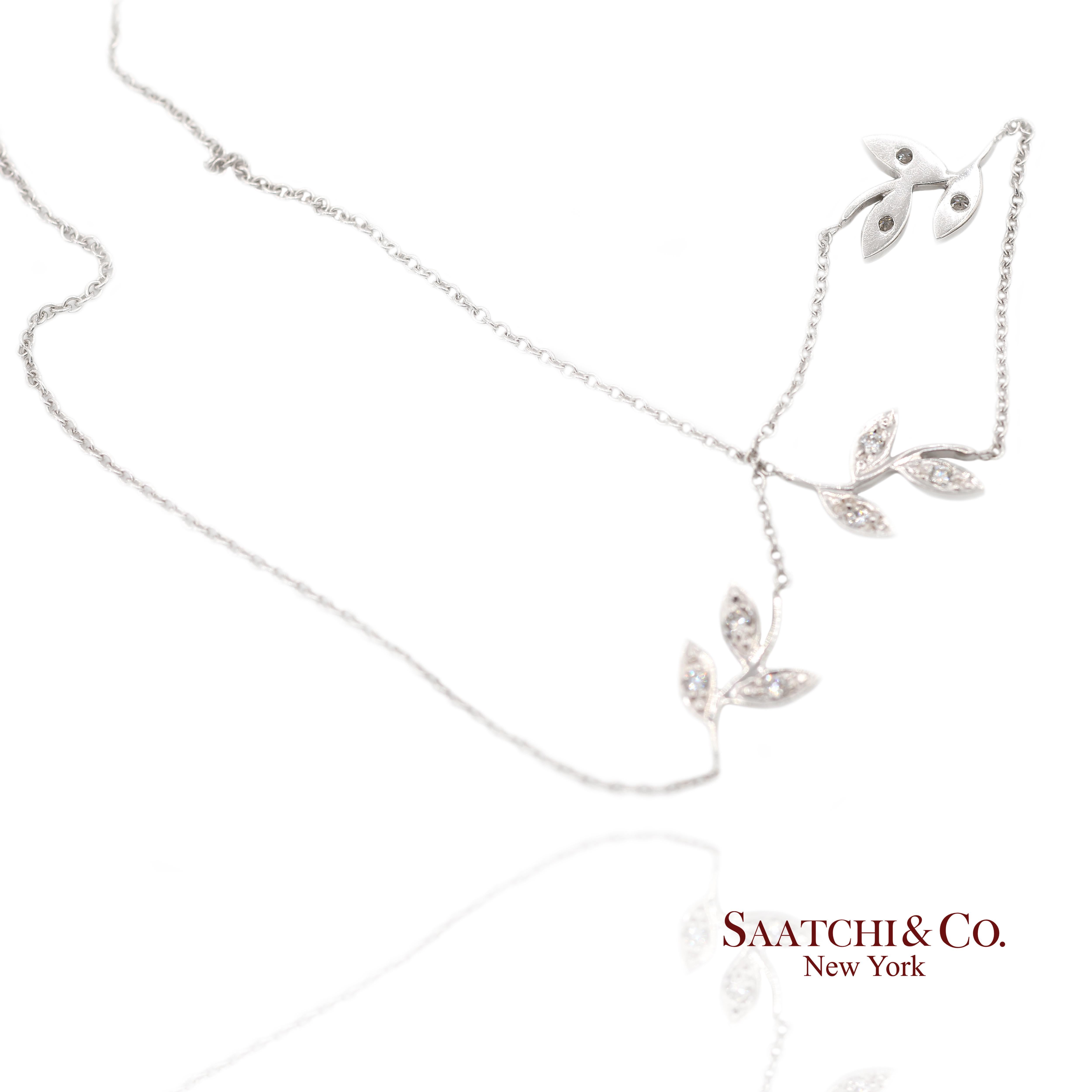 Taille brillant Collier à pendentif feuille en or blanc 18K 750 diamants naturels avec chaîne en vente