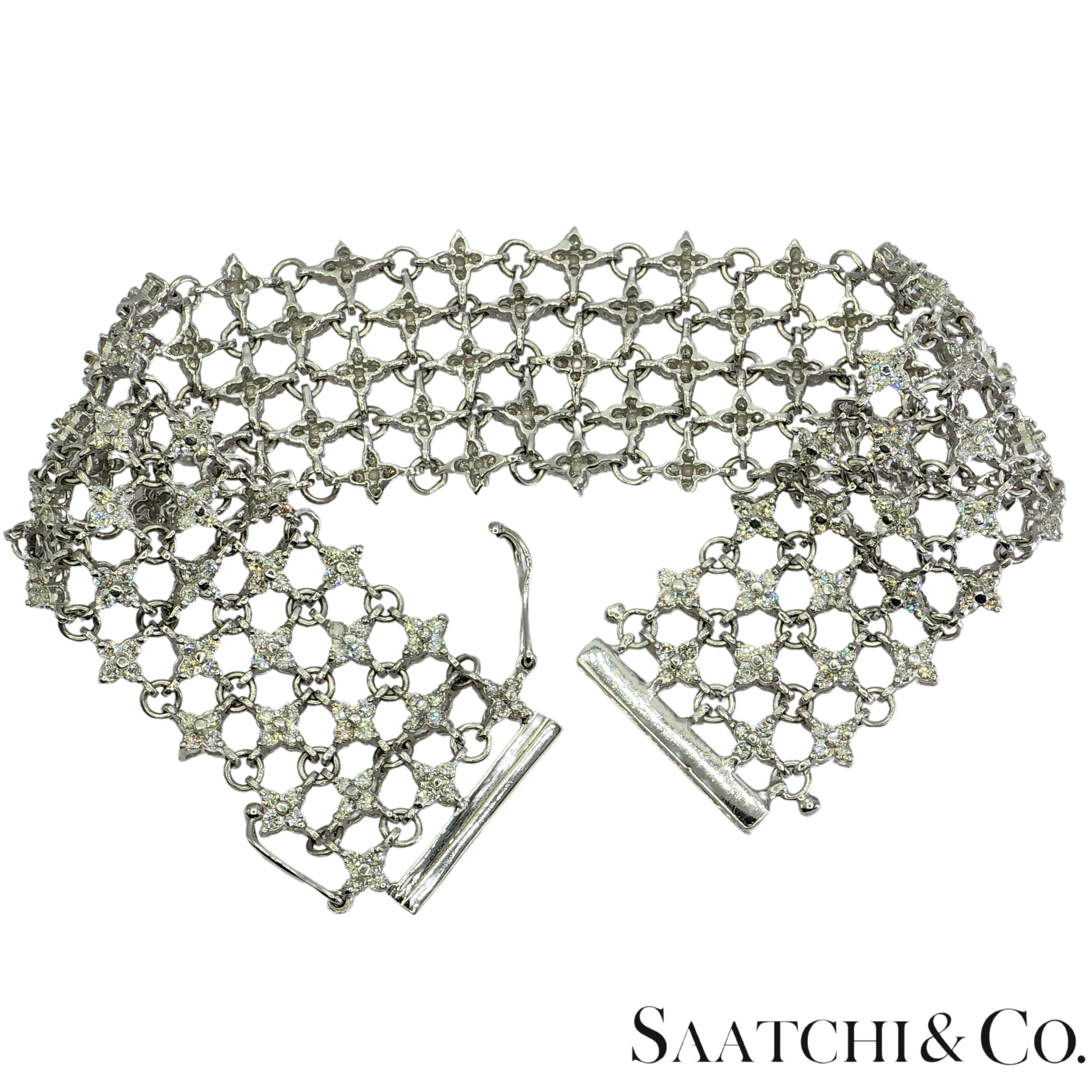 18k 750 White Gold Natural Diamond Mesh Bracelet In Excellent Condition For Sale In New York, NY