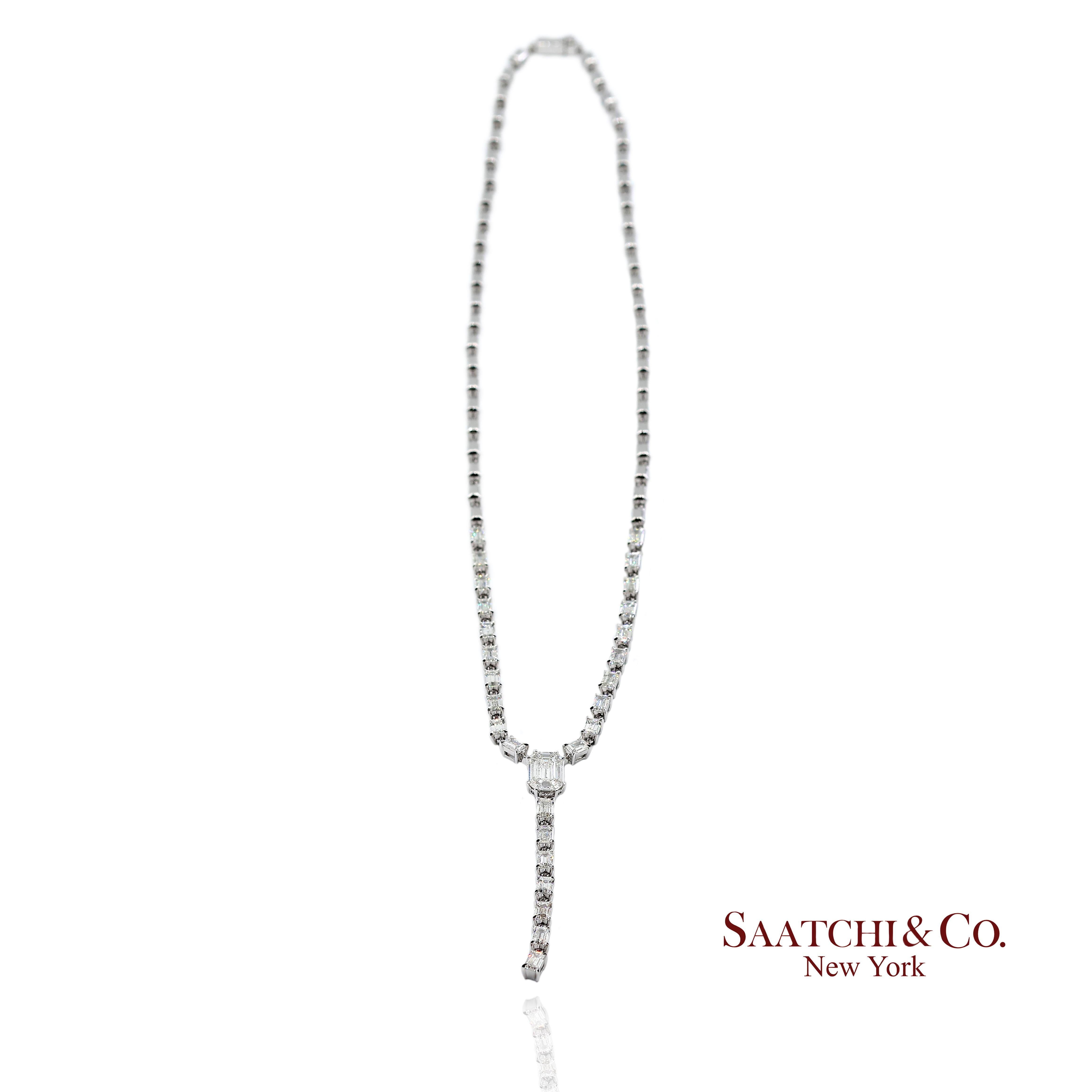 Taille émeraude Collier en or blanc 750 millièmes (18K) avec diamants naturels taillés en forme de tarte en vente