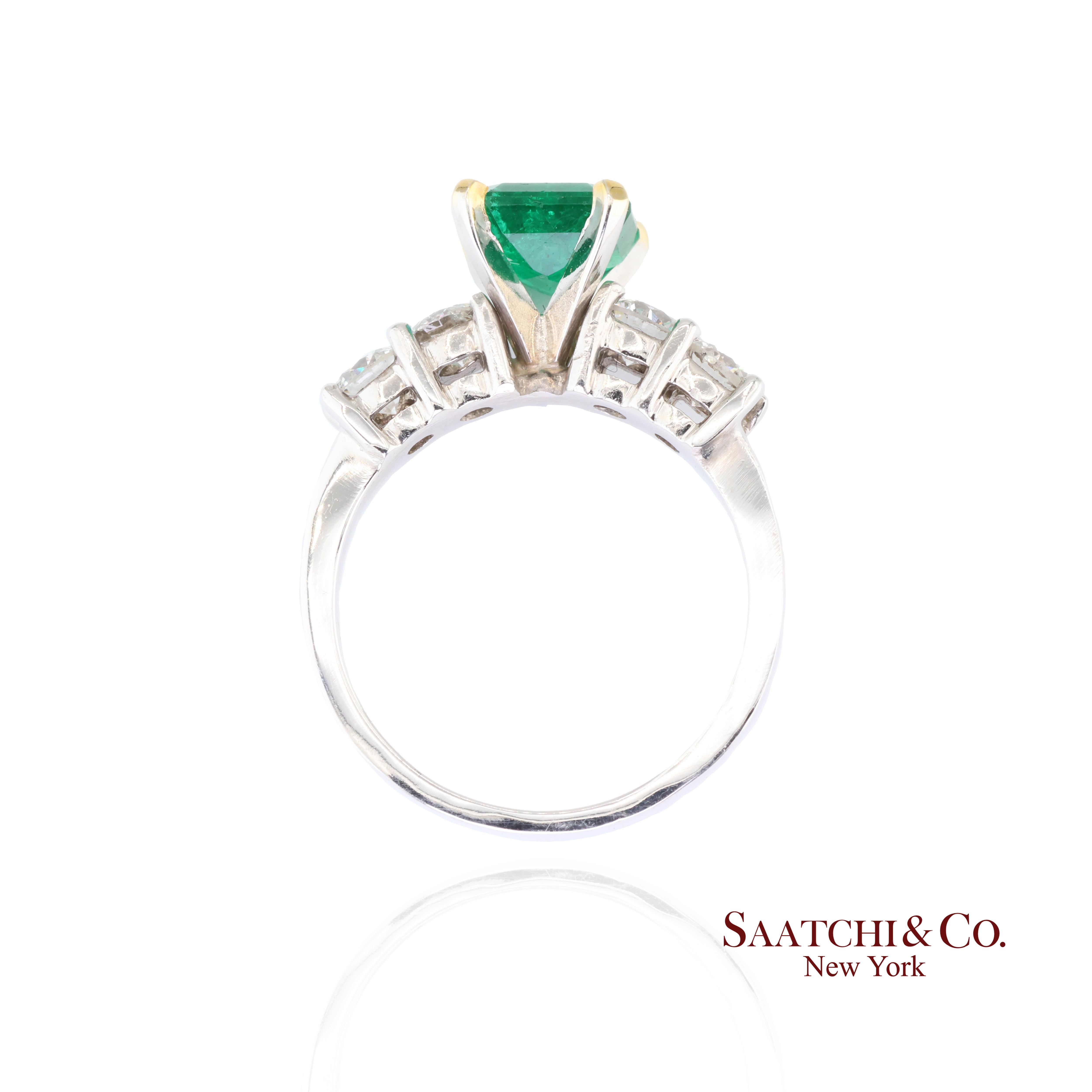 Anello in oro bianco 18k 750 con smeraldo naturale e diamante, misura 7 in vendita 1