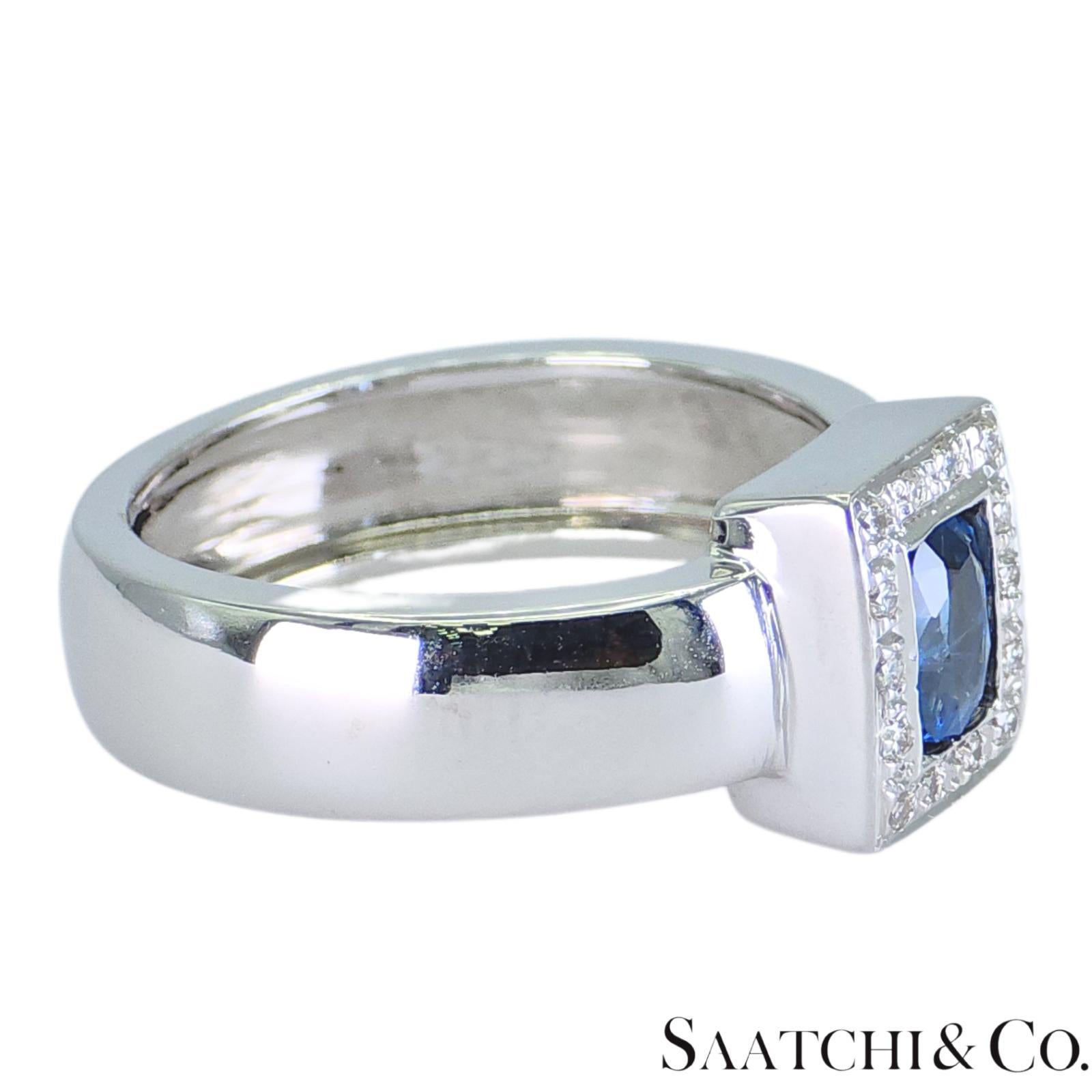 Contemporain Bague en or blanc 18k 750 saphirs ovales naturels et diamants naturels en vente
