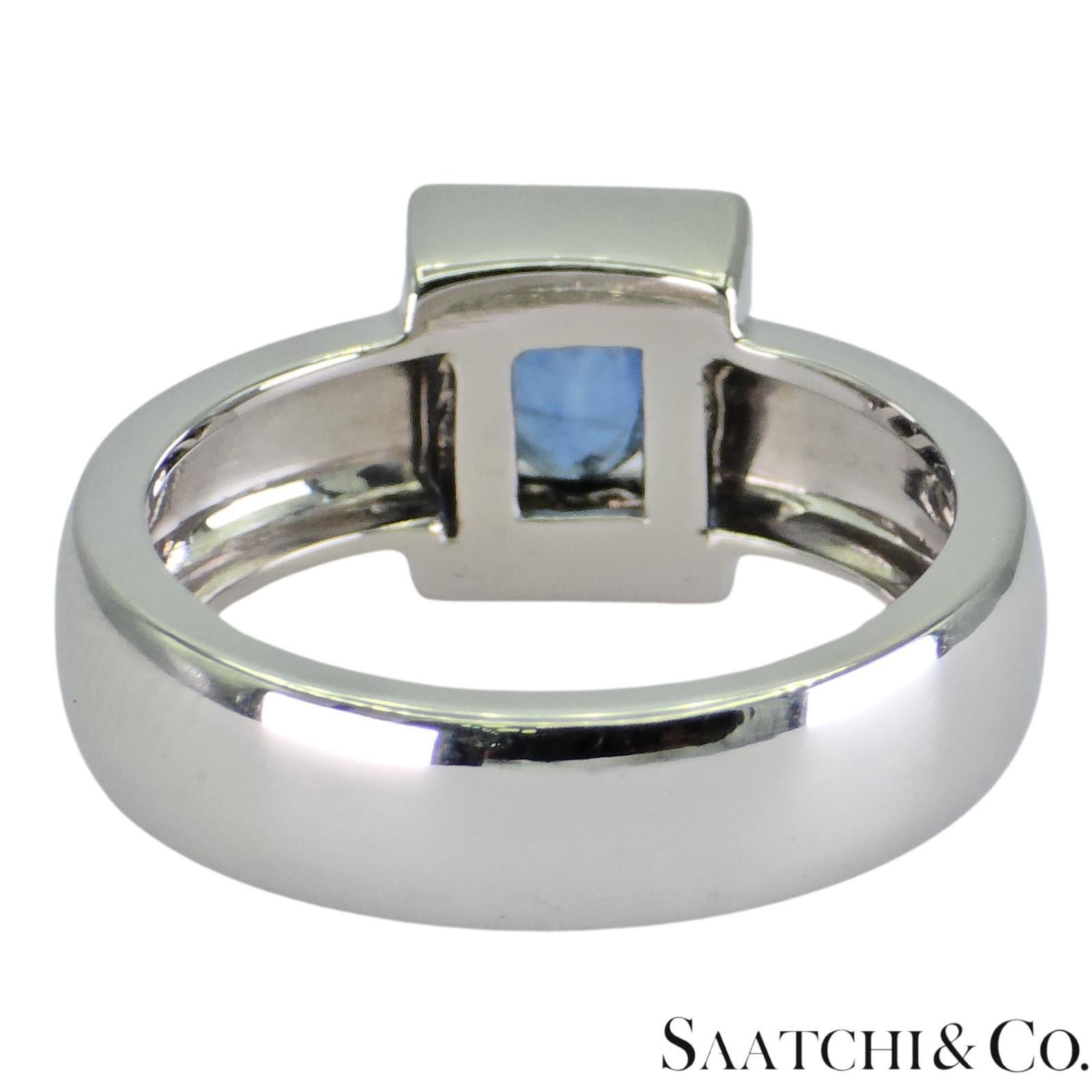 Bague en or blanc 18k 750 saphirs ovales naturels et diamants naturels en vente 2