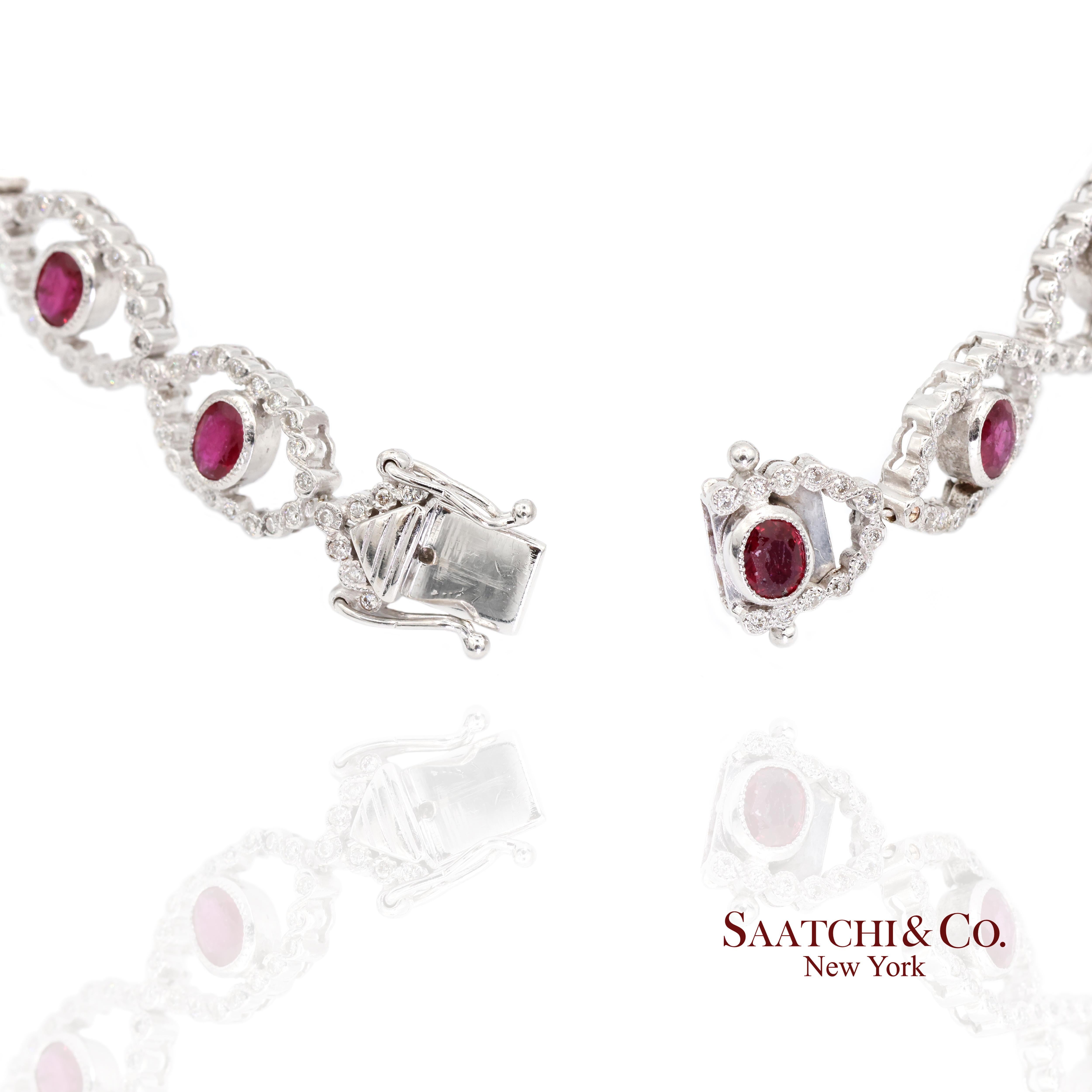 Taille ovale Bracelet en or blanc 18k 750 rubis naturels et diamants à grains multiples en vente