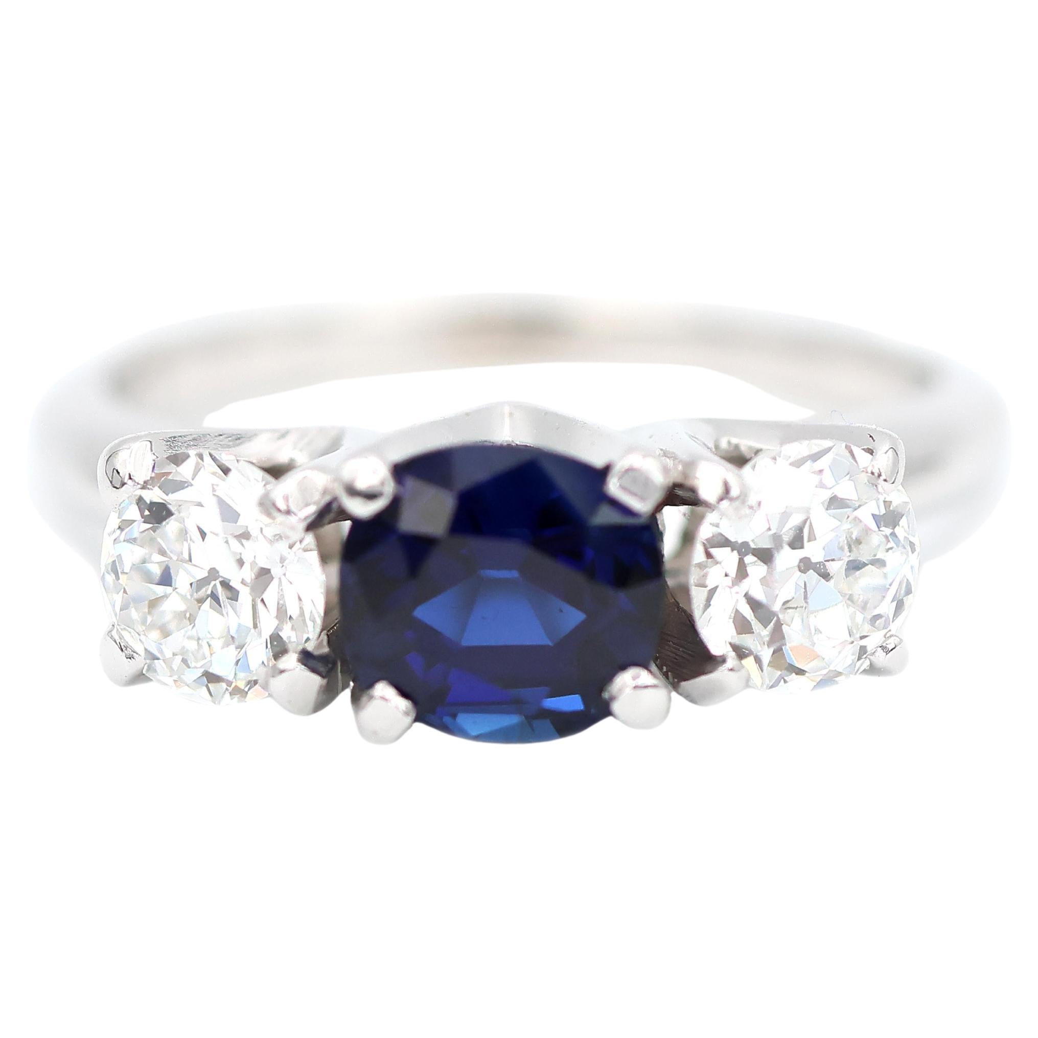 Bague en or blanc 18k 750 saphirs naturels et diamants Taille 5 en vente
