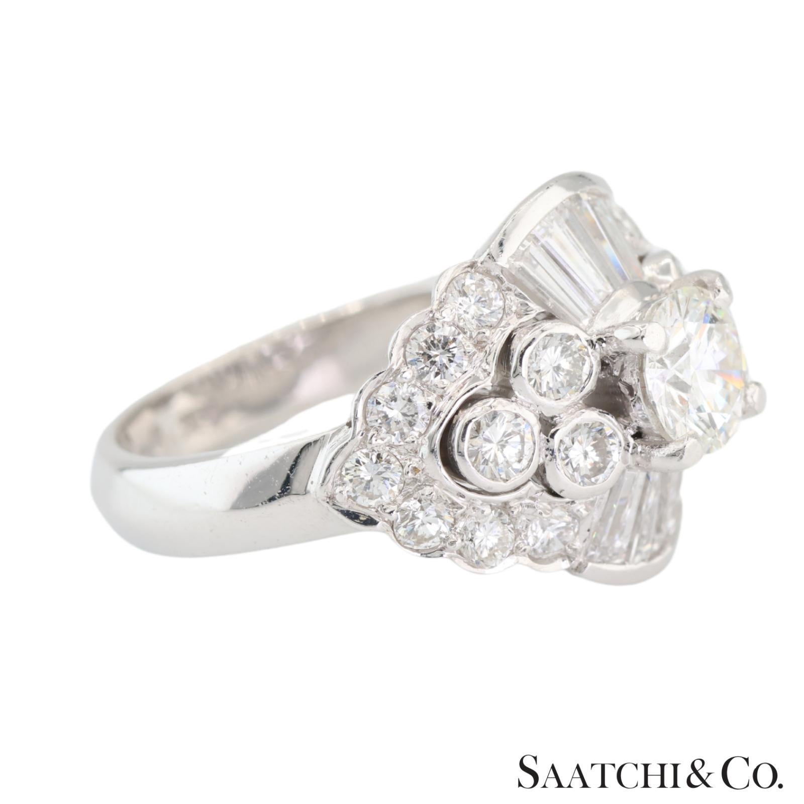 Oro Blanco 18k 750  Anillo de cóctel con diamante blanco natural Contemporáneo en venta