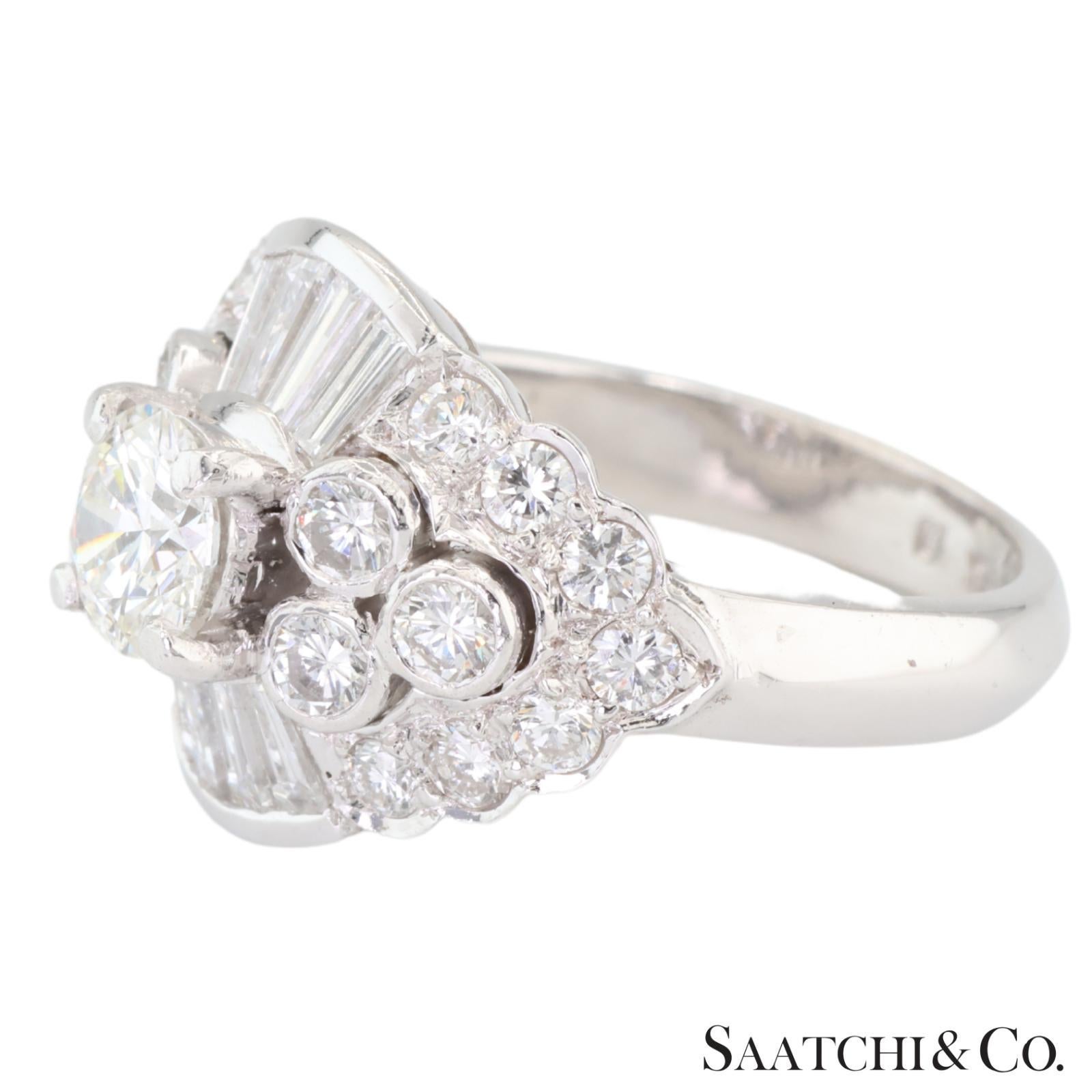 Oro Blanco 18k 750  Anillo de cóctel con diamante blanco natural Corte redondo en venta