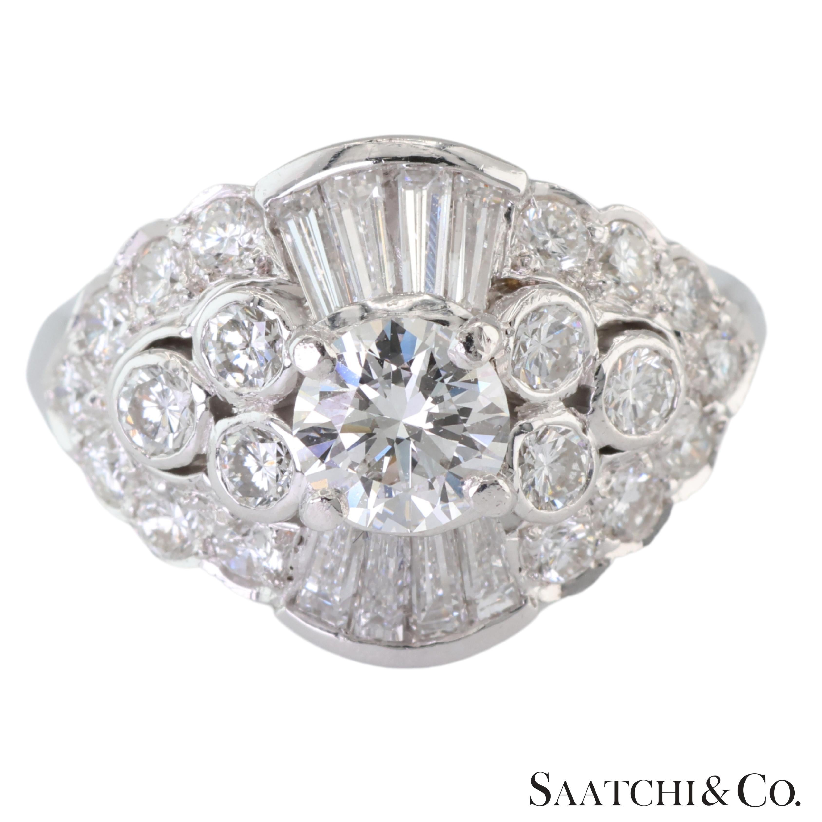 Oro Blanco 18k 750  Anillo de cóctel con diamante blanco natural en Excelente estado para la venta en New York, NY