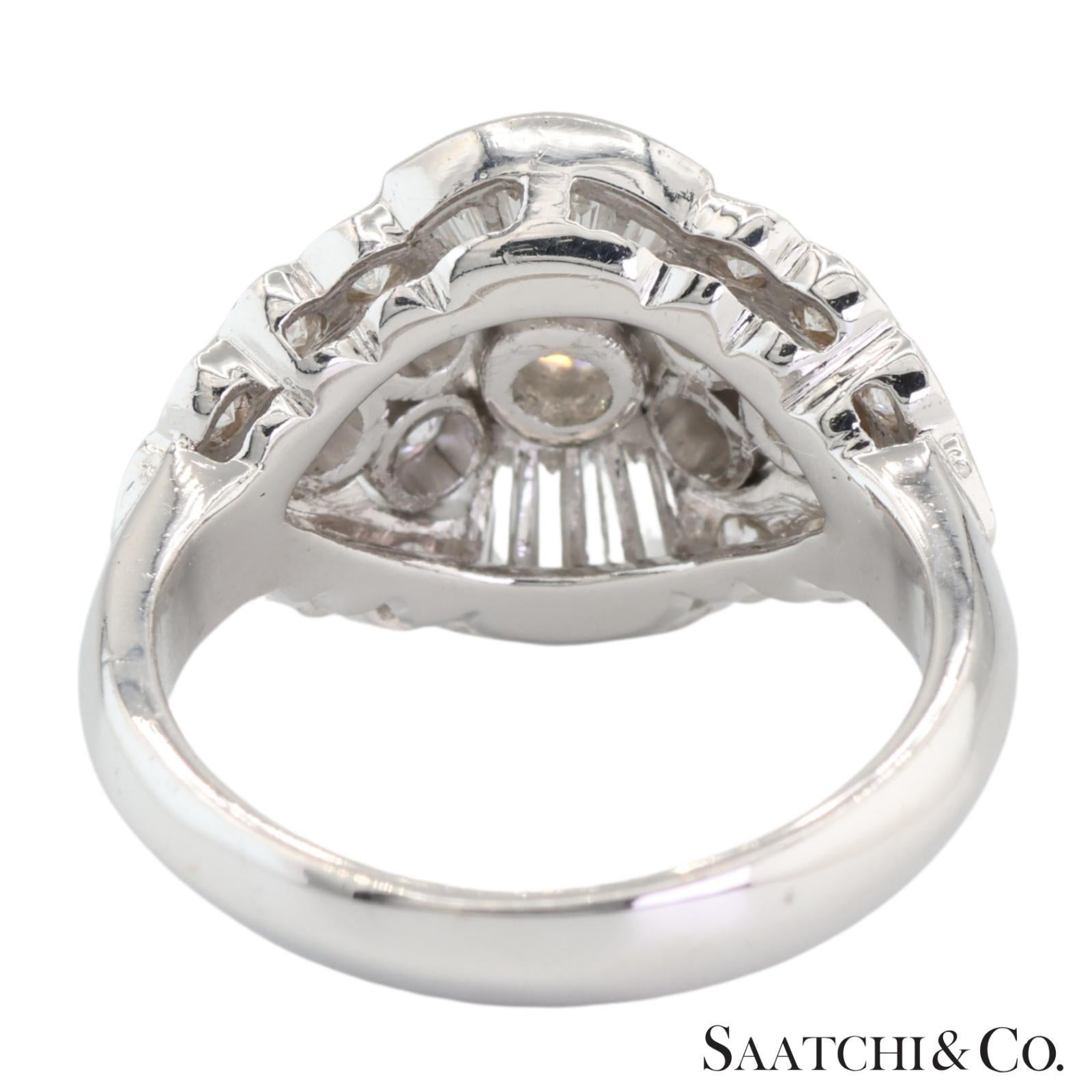 Oro Blanco 18k 750  Anillo de cóctel con diamante blanco natural en venta 2