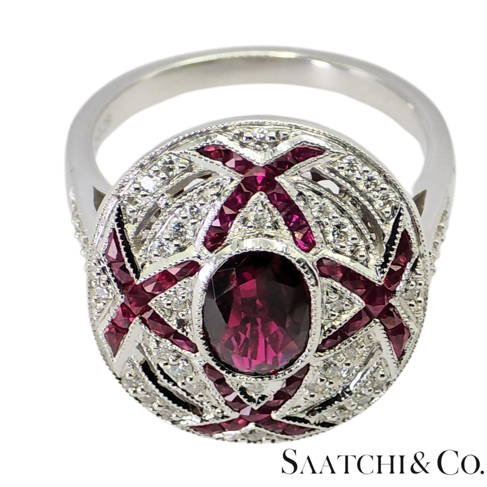 Anillo de oro blanco 750 de 18 quilates con diamante natural VVS y rubí talla 7 en venta 2
