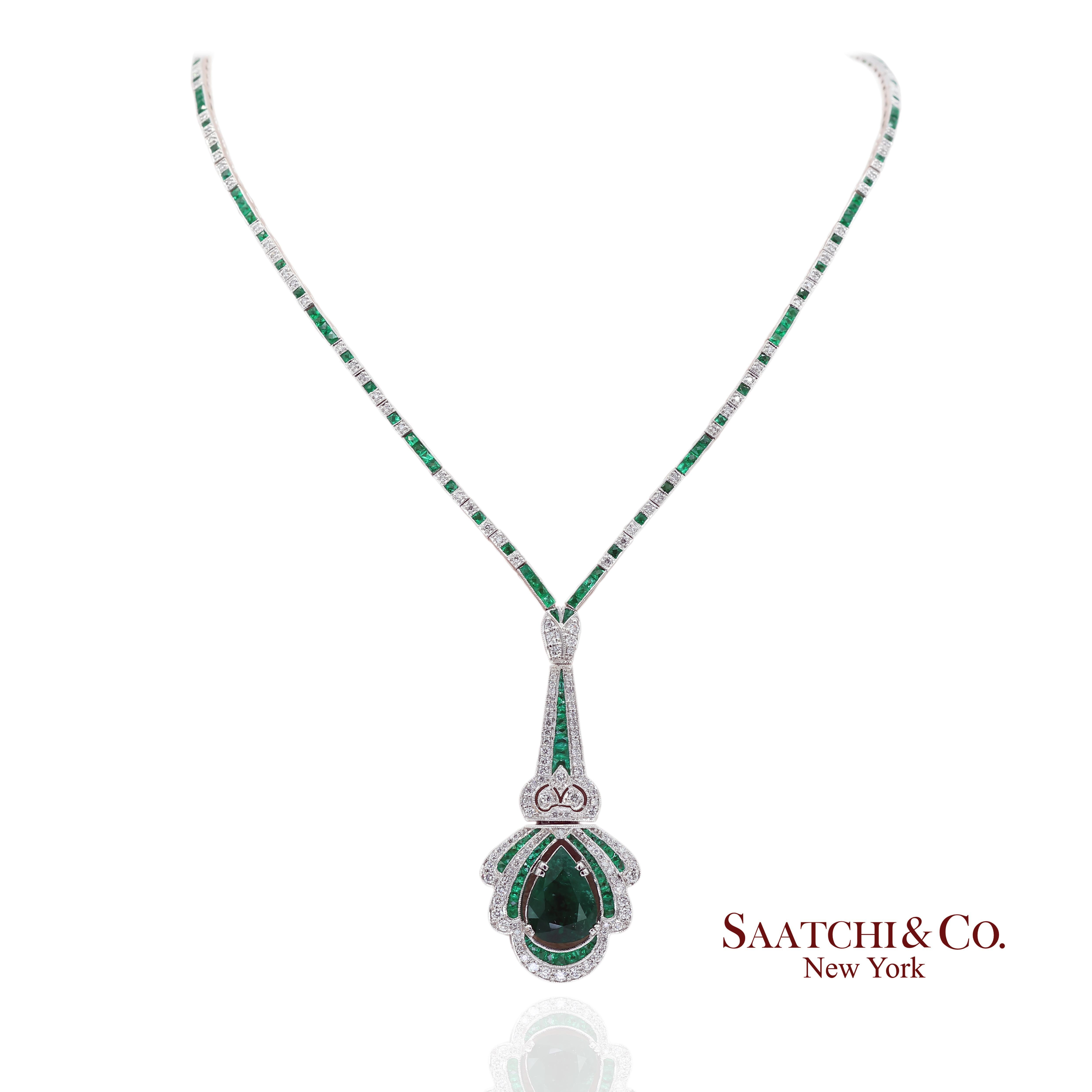 Taille poire Collier poire en or blanc 750 millièmes (18k) Zambie naturelle et diamants en vente