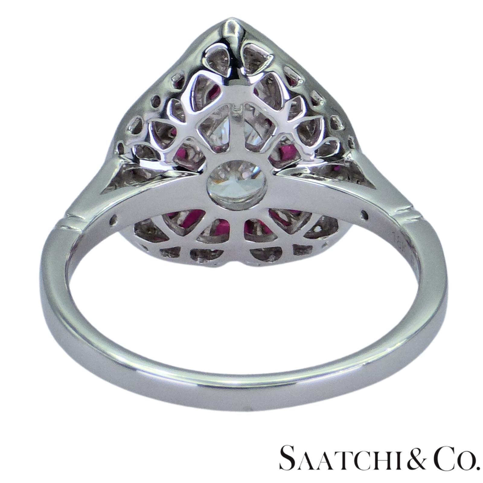 Or blanc 750 millièmes (18k) - Bague en forme de poire : diamant naturel et rubis en vente 3