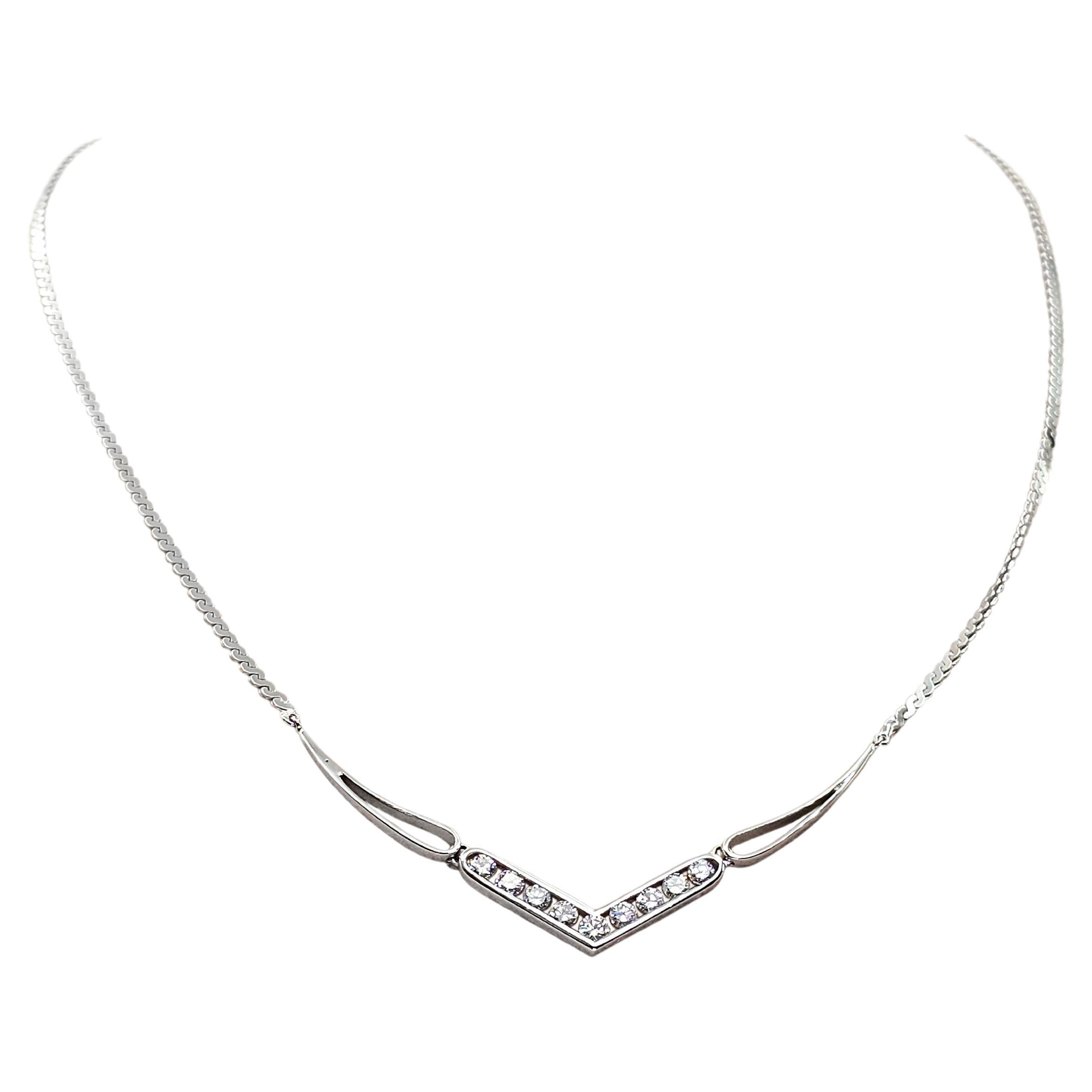 Collar Oro Blanco 18k 750 Forma V Diamante Natural en venta