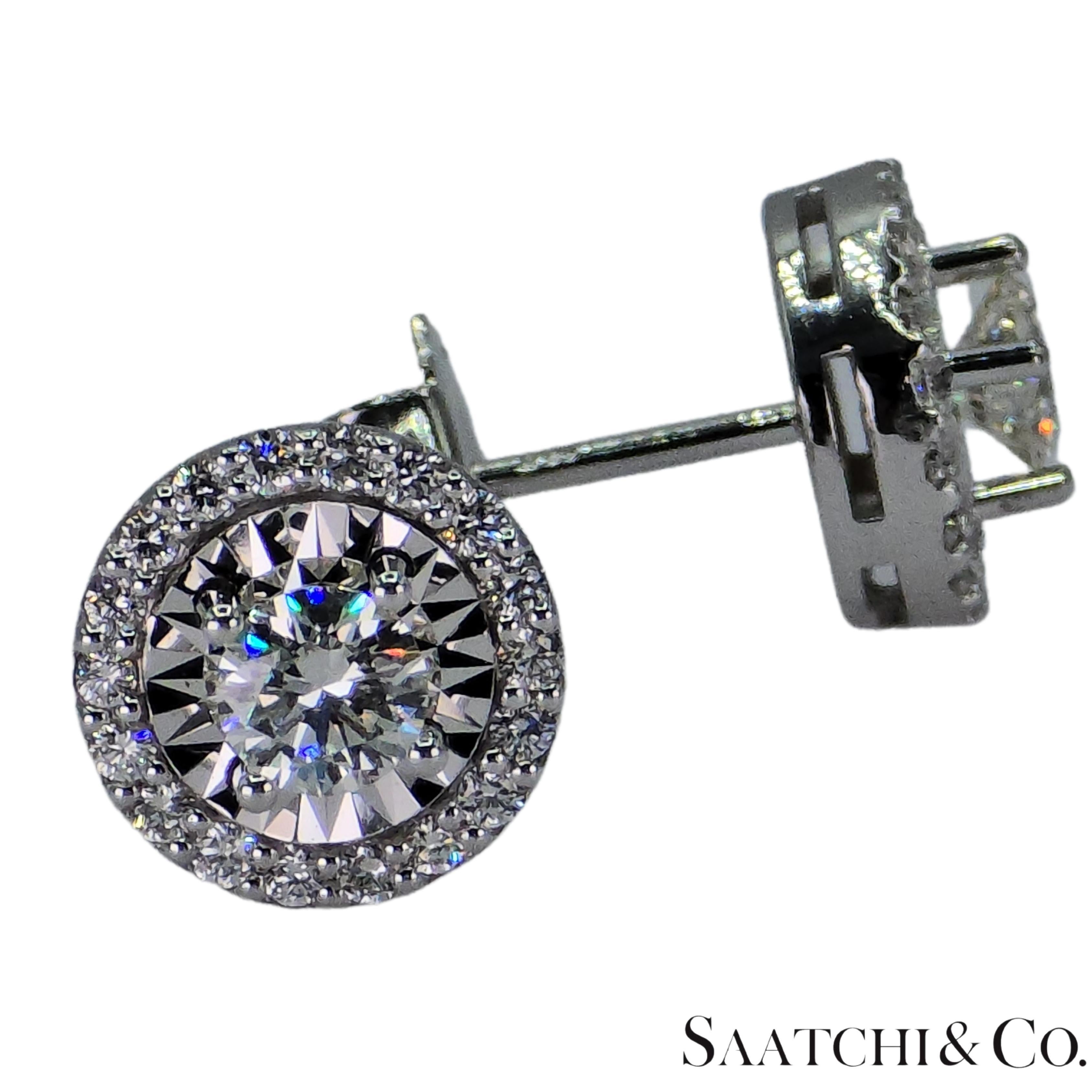 18K 750 White Gold - VVS Natural Diamond: Stud Earring In New Condition For Sale In New York, NY