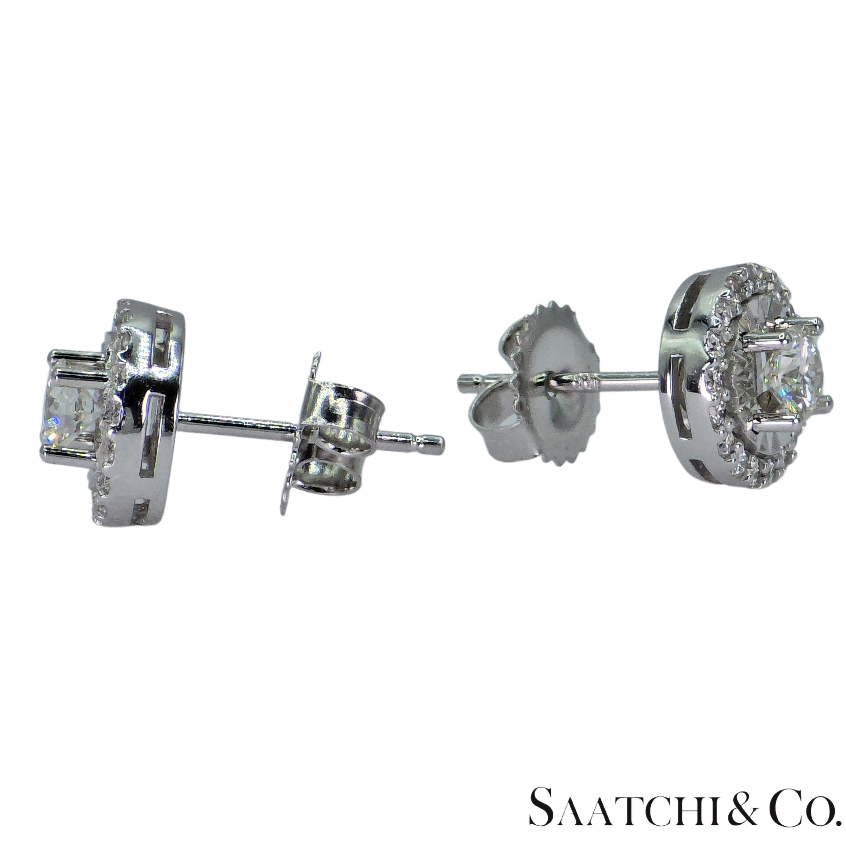 18K 750 White Gold - VVS Natural Diamond: Stud Earring For Sale 1